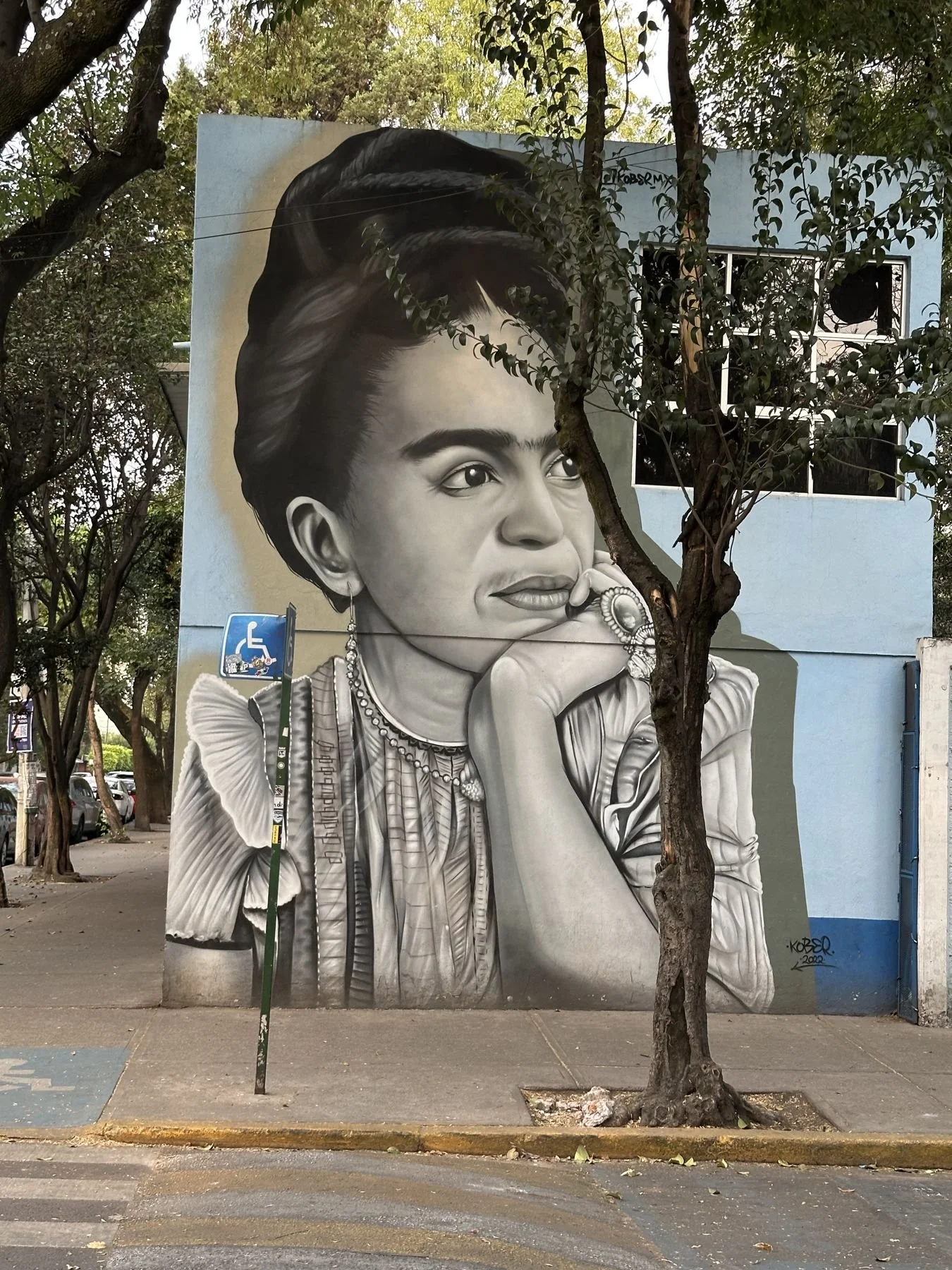 Mexico City travel – black-and-white Frida mural