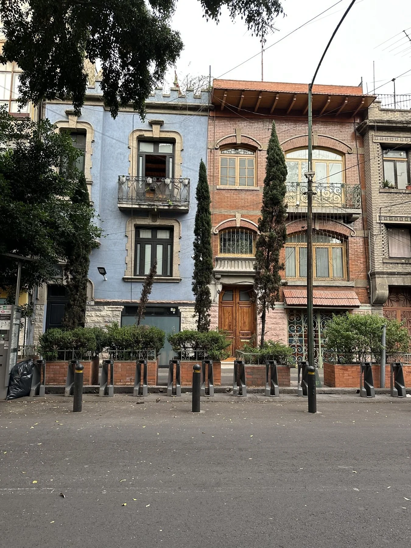 Mexico City travel – colorful townhouses