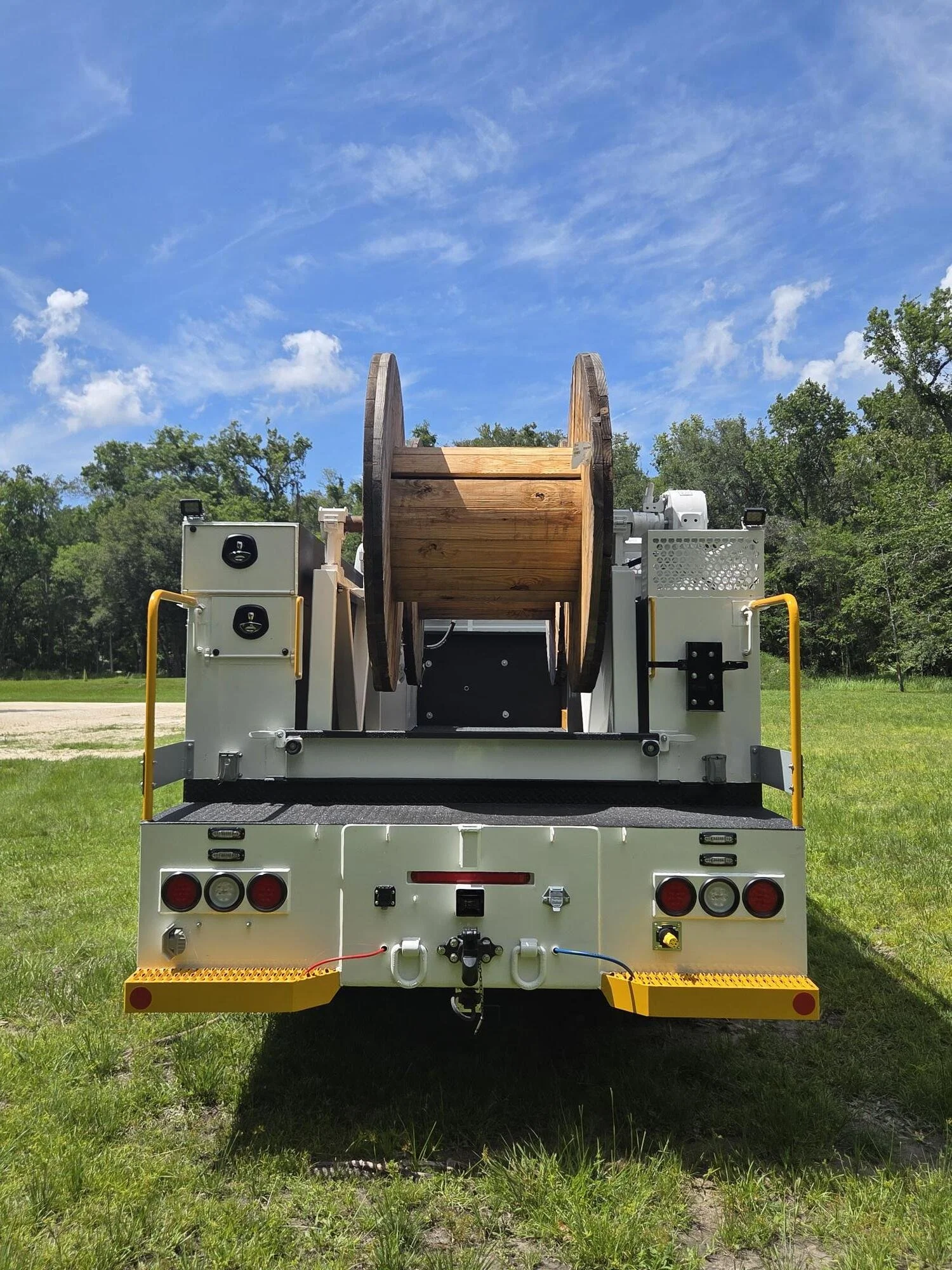 2027 International HV507 cable dispenser thumbnail