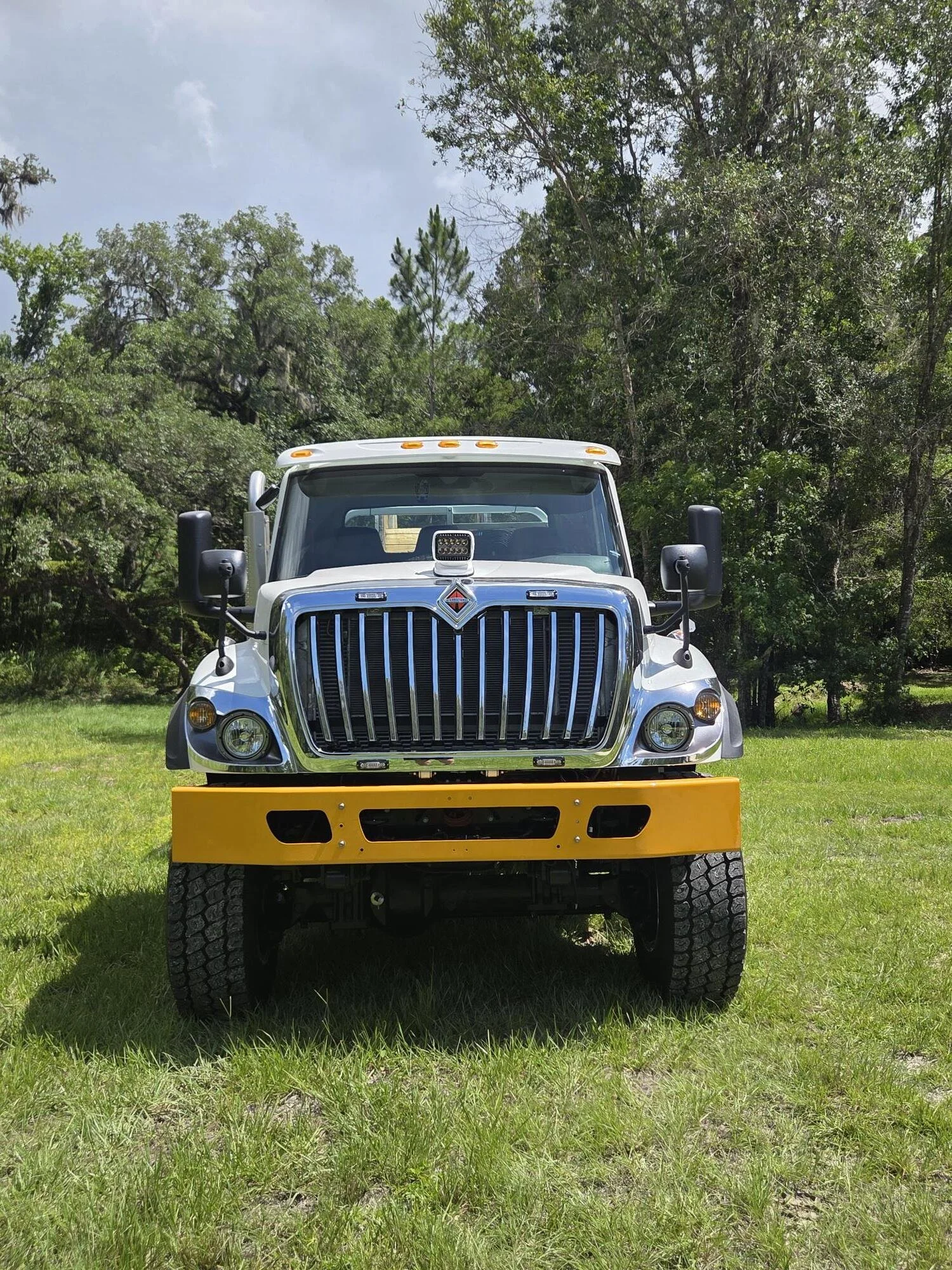 2027 International HV507 utility truck thumbnail