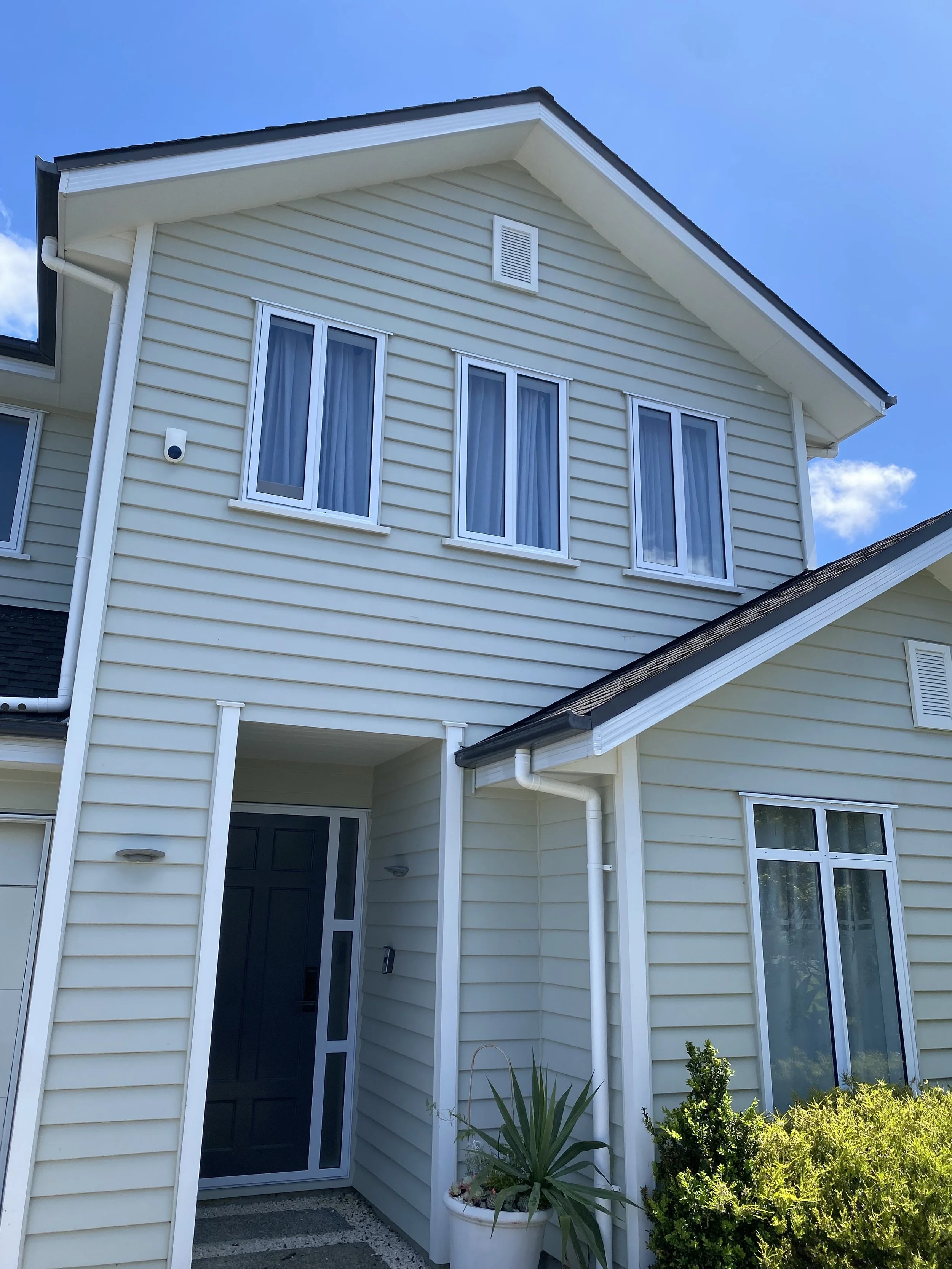 House Proud exterior cleaning result in Stanmore Bay