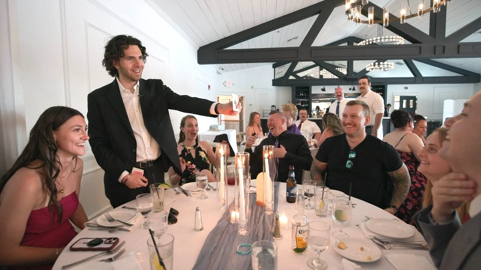 Ben Travelyn performing close-up magic table to table during a reception