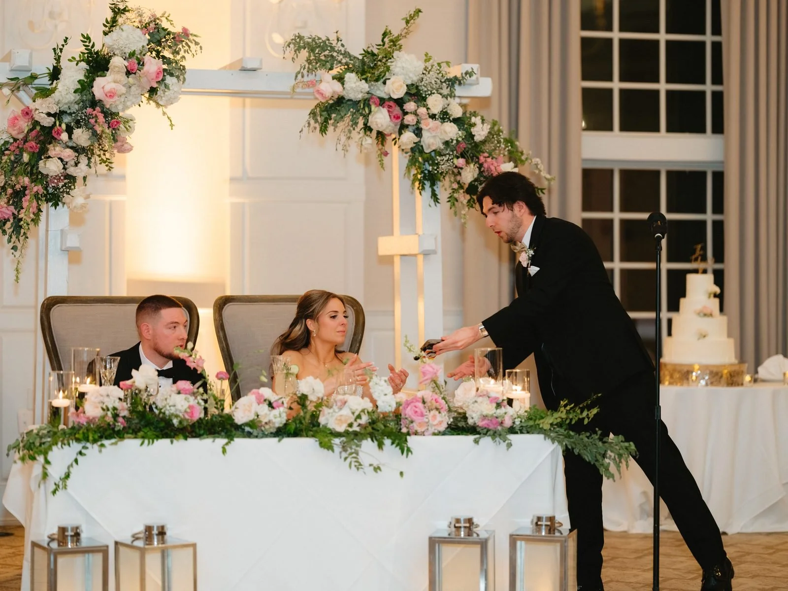 Connecticut wedding magician performing a mind reading effect for the bride and groom at their sweetheart table