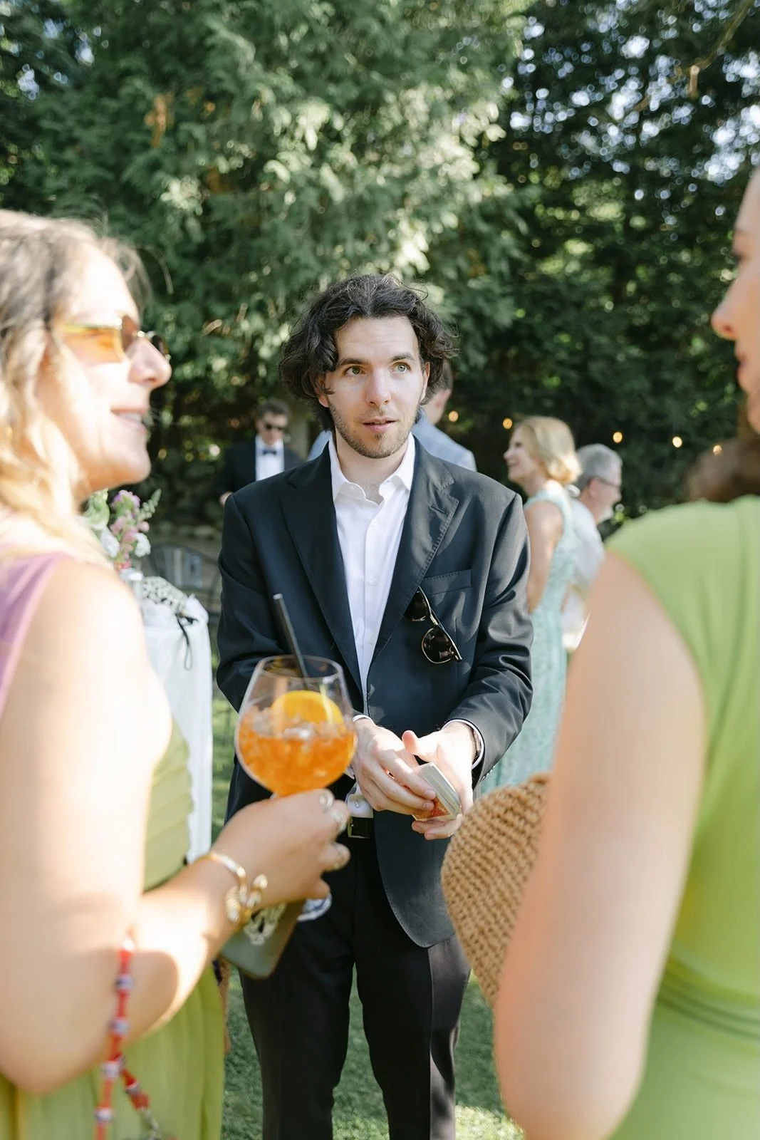 Rhode Island wedding magician Ben Travelyn performing card magic for guests during an outdoor cocktail hour