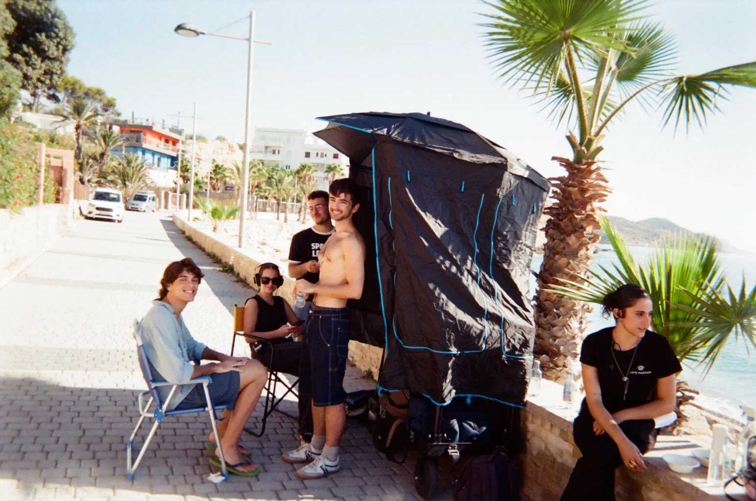 Preparación del maquillaje de los actores antes de rodar.