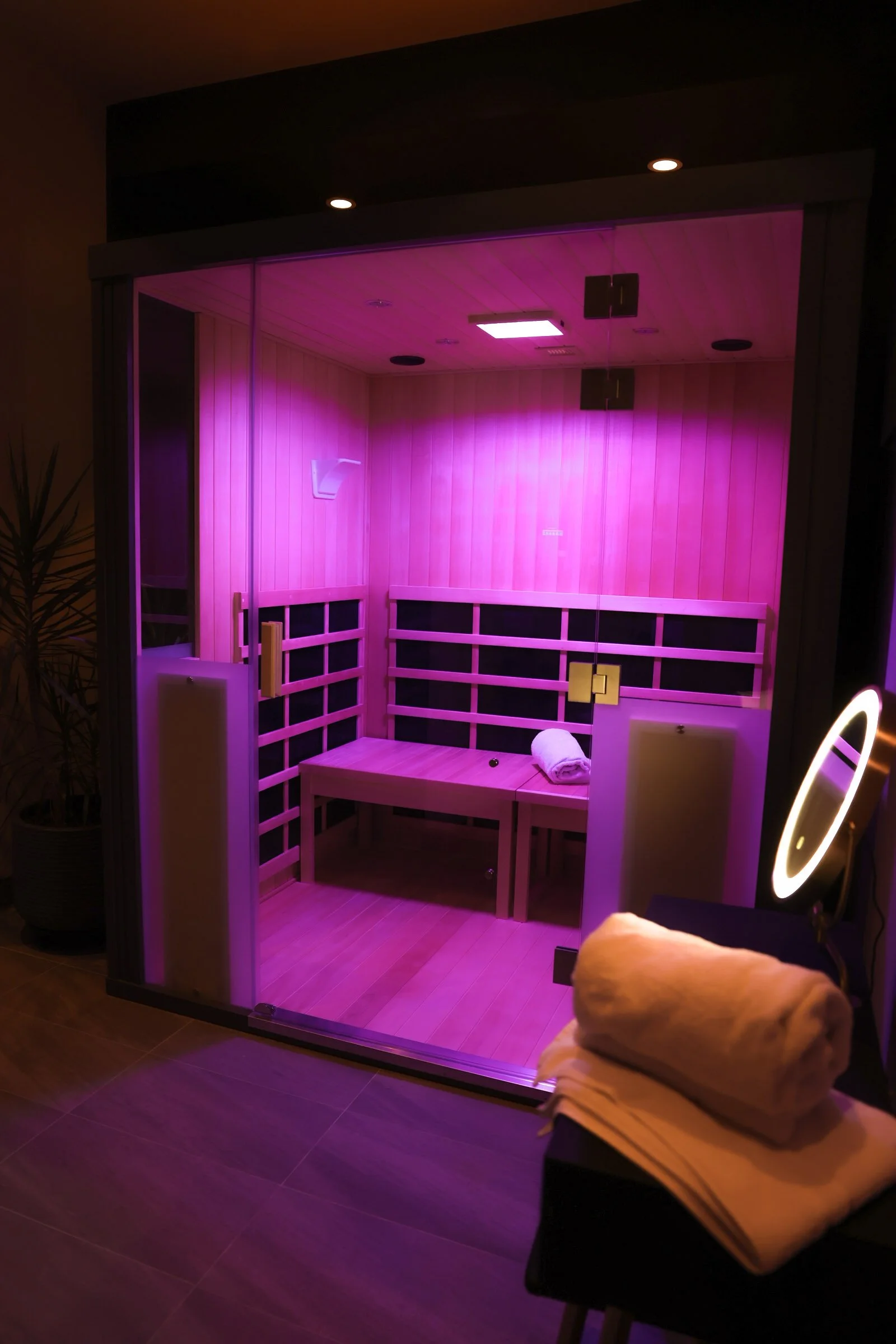 Halo salt sauna session in a calm private suite