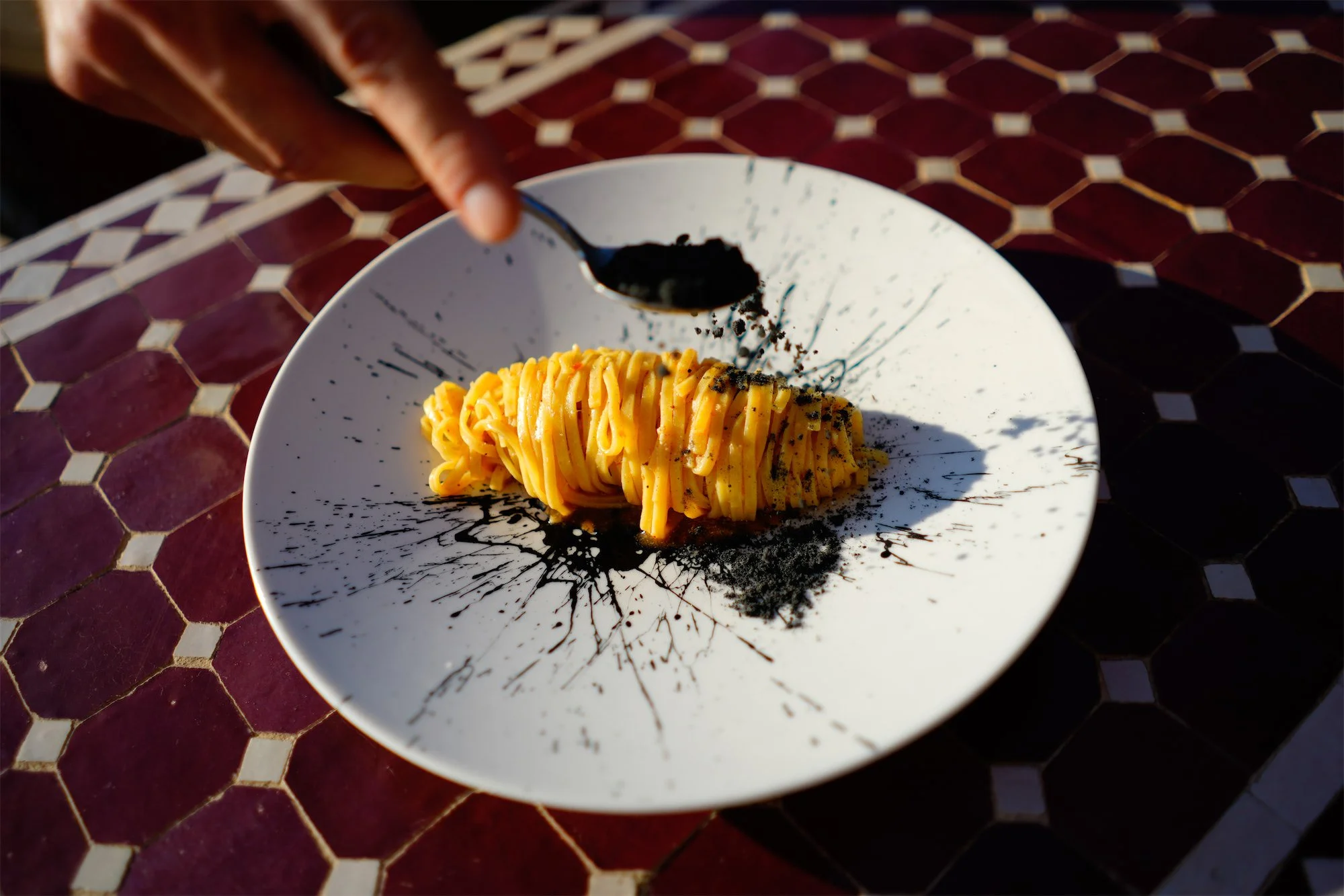 Piatto firma di StraFichi a Marina di Cecina: cucina toscana contemporanea con impiattamento d'autore