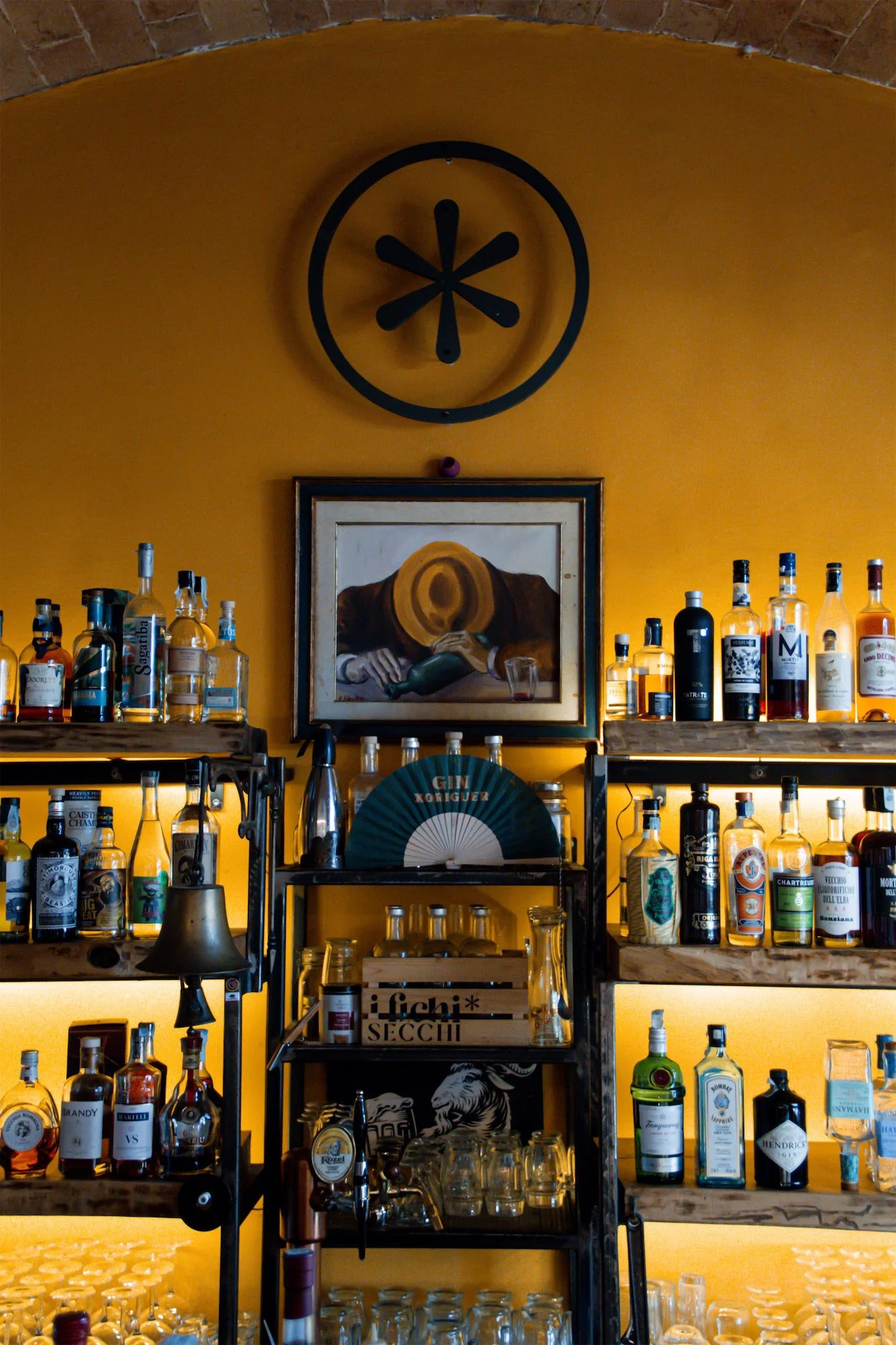 La bottigliera di i Fichi Secchi: spirits e distillati selezionati