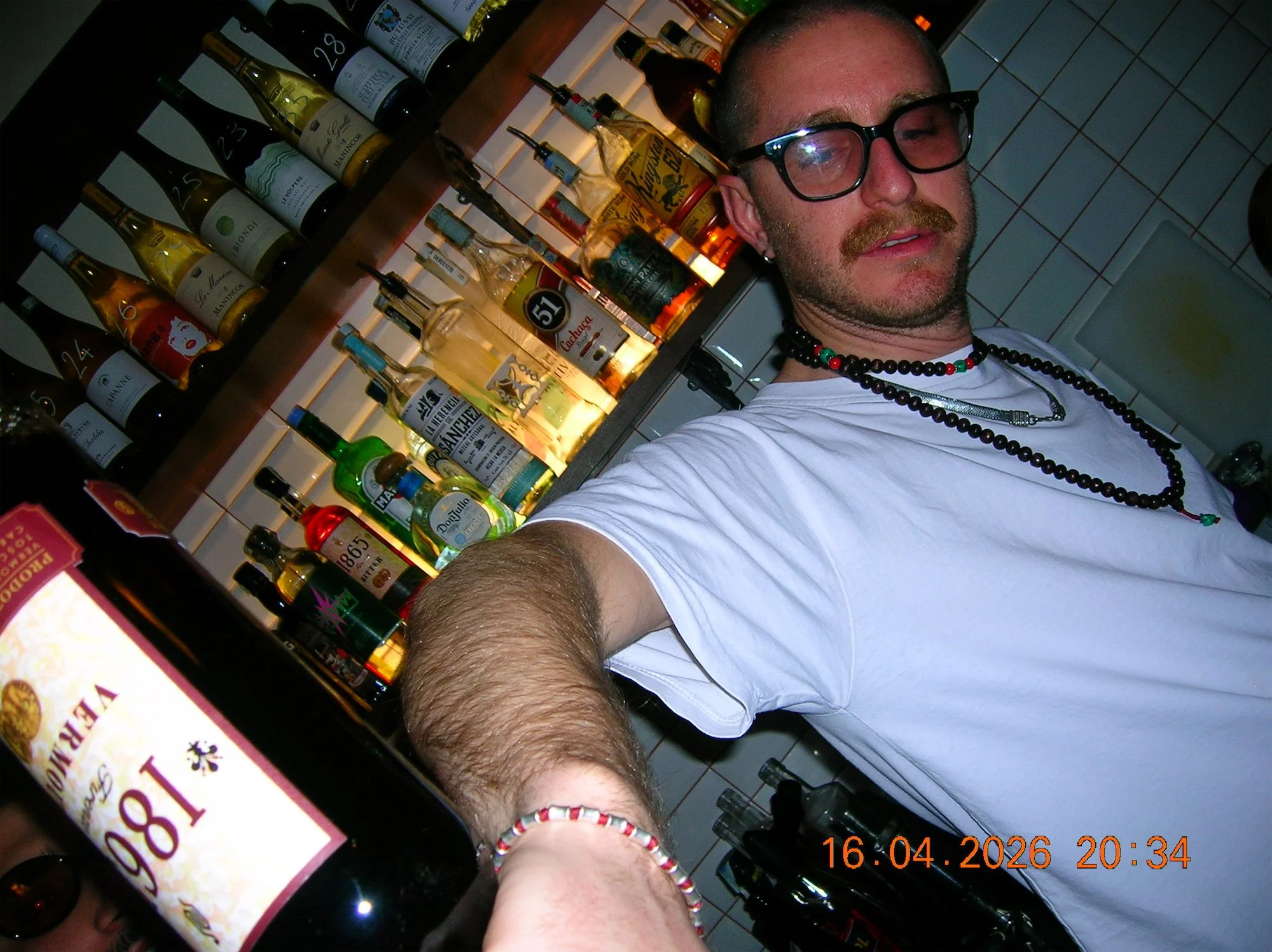 Snapshot dello staff di StraFichi - momento conviviale al bancone