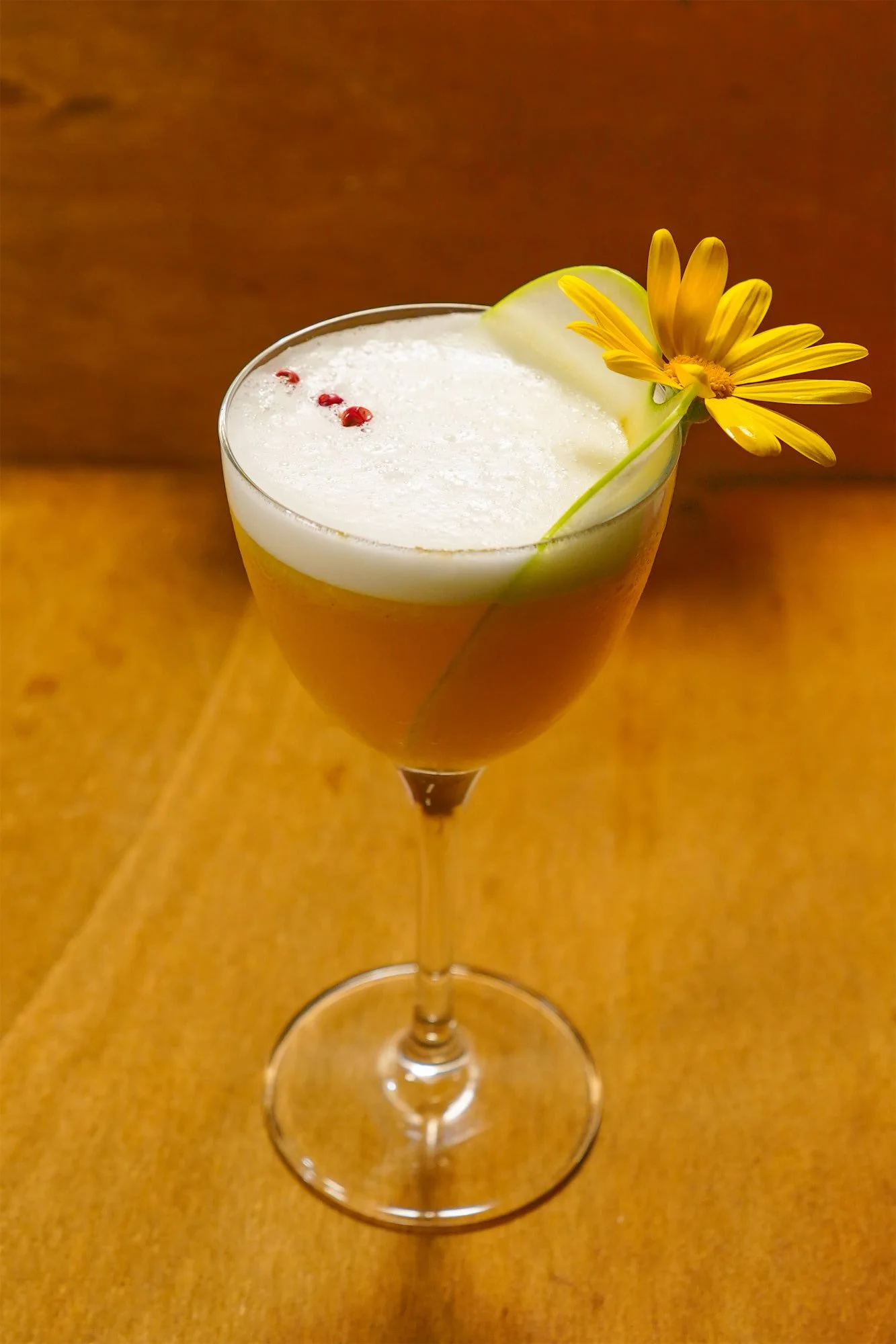 Cocktail sour con fiore commestibile - StraFichi Marina di Cecina
