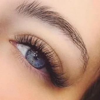 Mixed hybrid lash extensions, half classic half volume