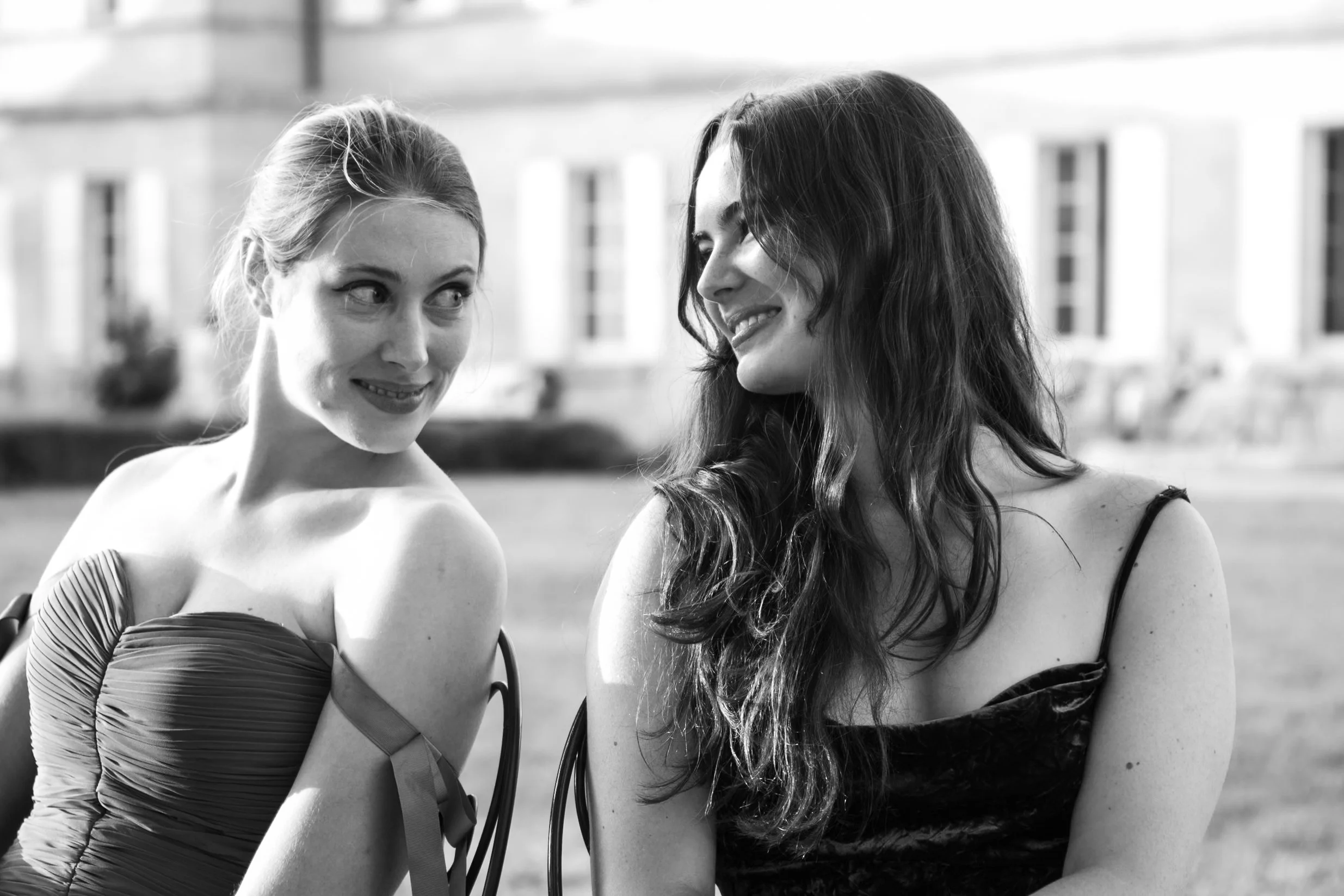 Black-and-white portrait of Elizabeth Zmuda and Anastasia Ochanina together outside Château de Monboucher