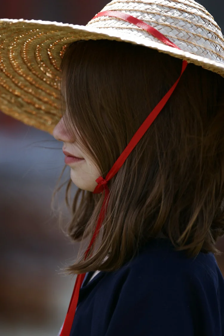 Girl in a straw hat, in profile