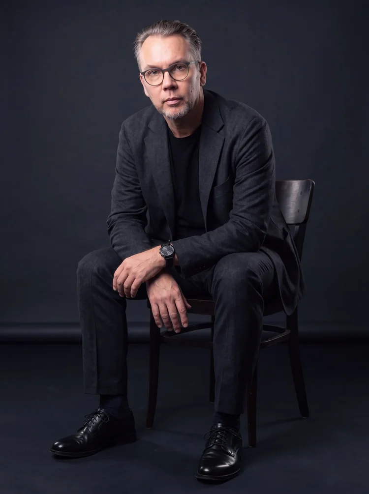Mike Bell, signature studio portrait