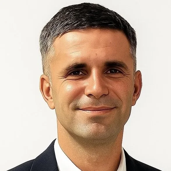 Teale Marchette headshot