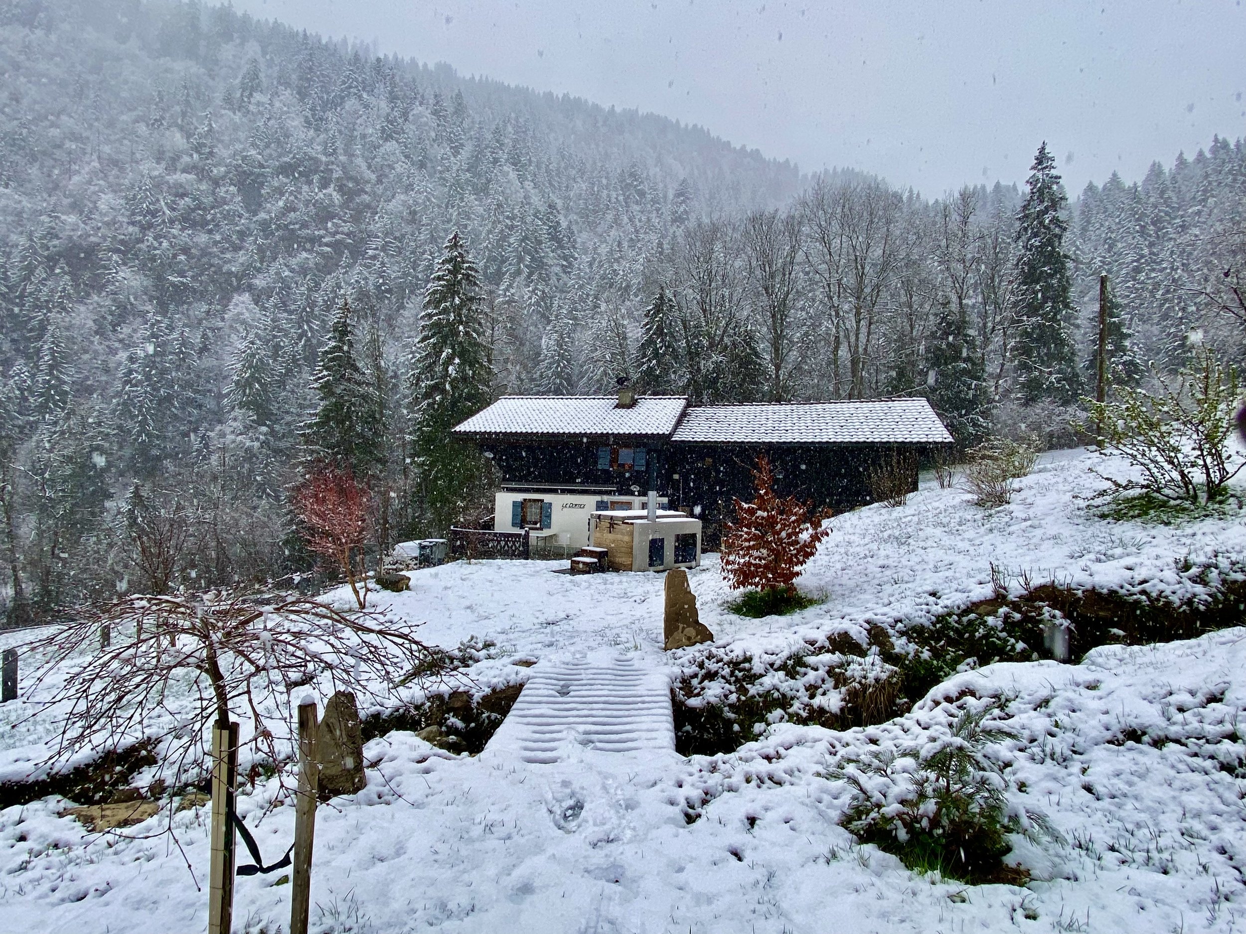 Richard's wood-fired Tubmarine in a snowy setting, Switzerland