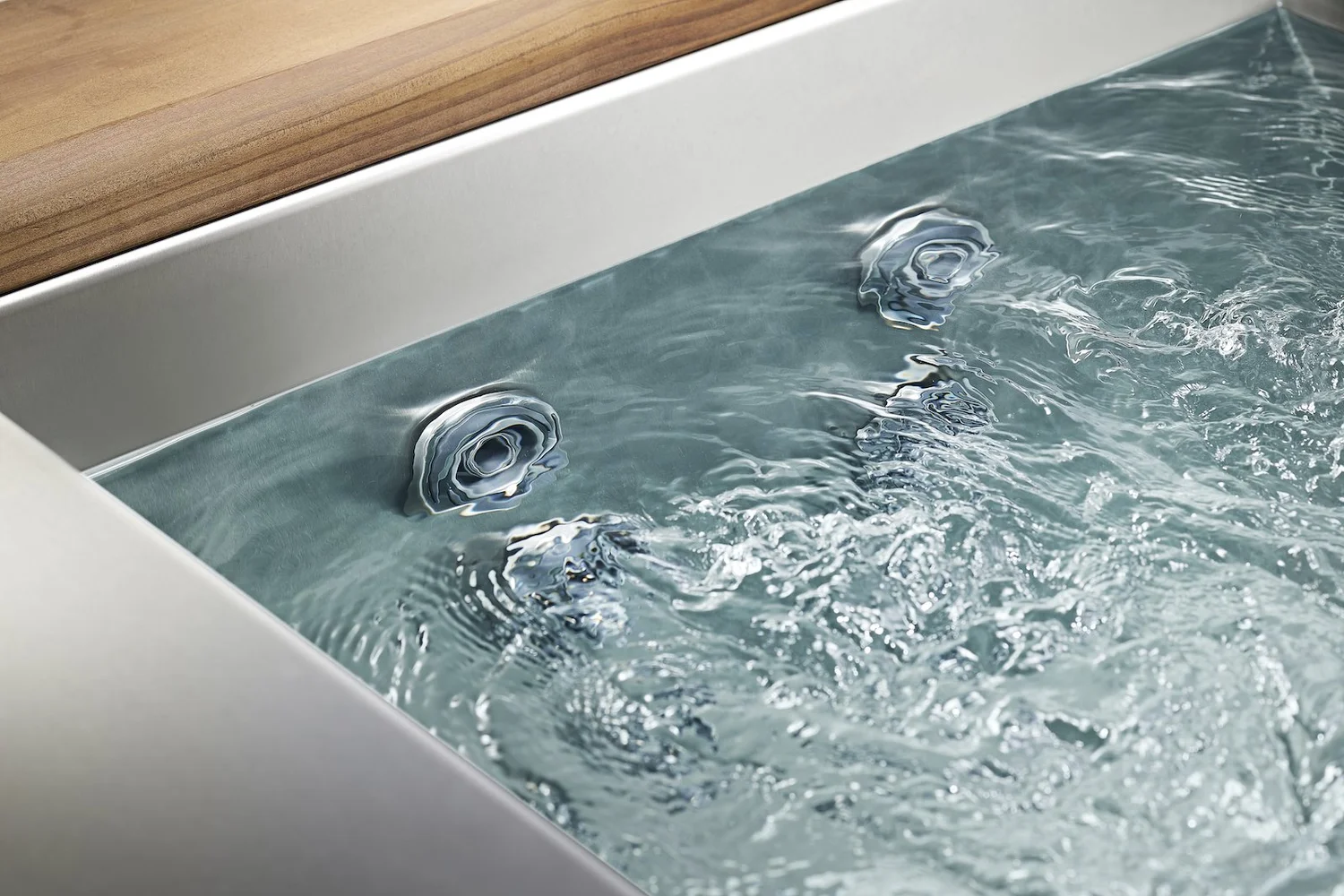 Directional massage jets in the tub wall