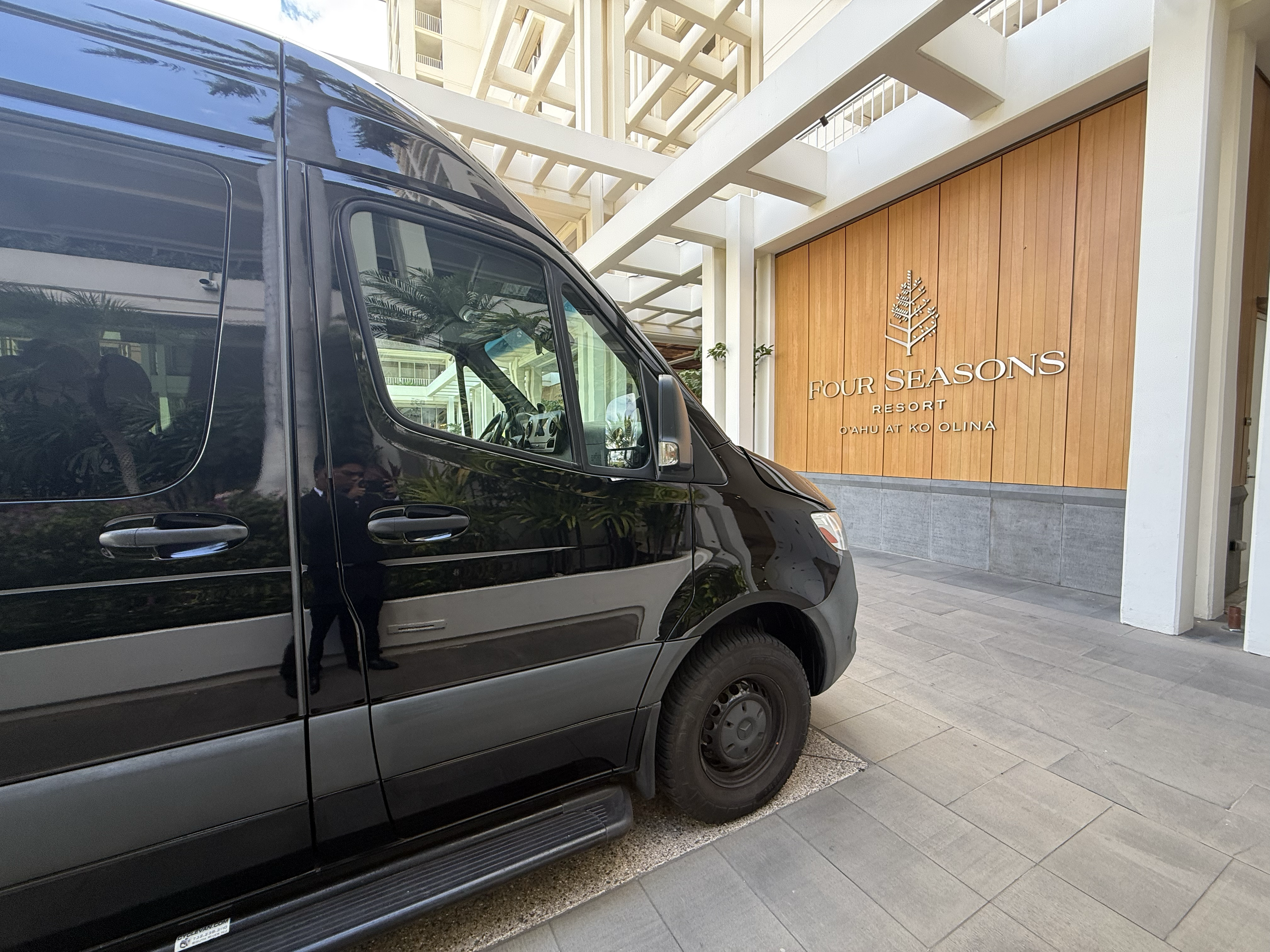 First Class Transportation luxury chauffeur service on Oahu