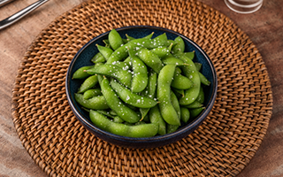 Steamed Edamame with Salt