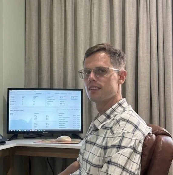 Marcel Selfer am Arbeitsplatz