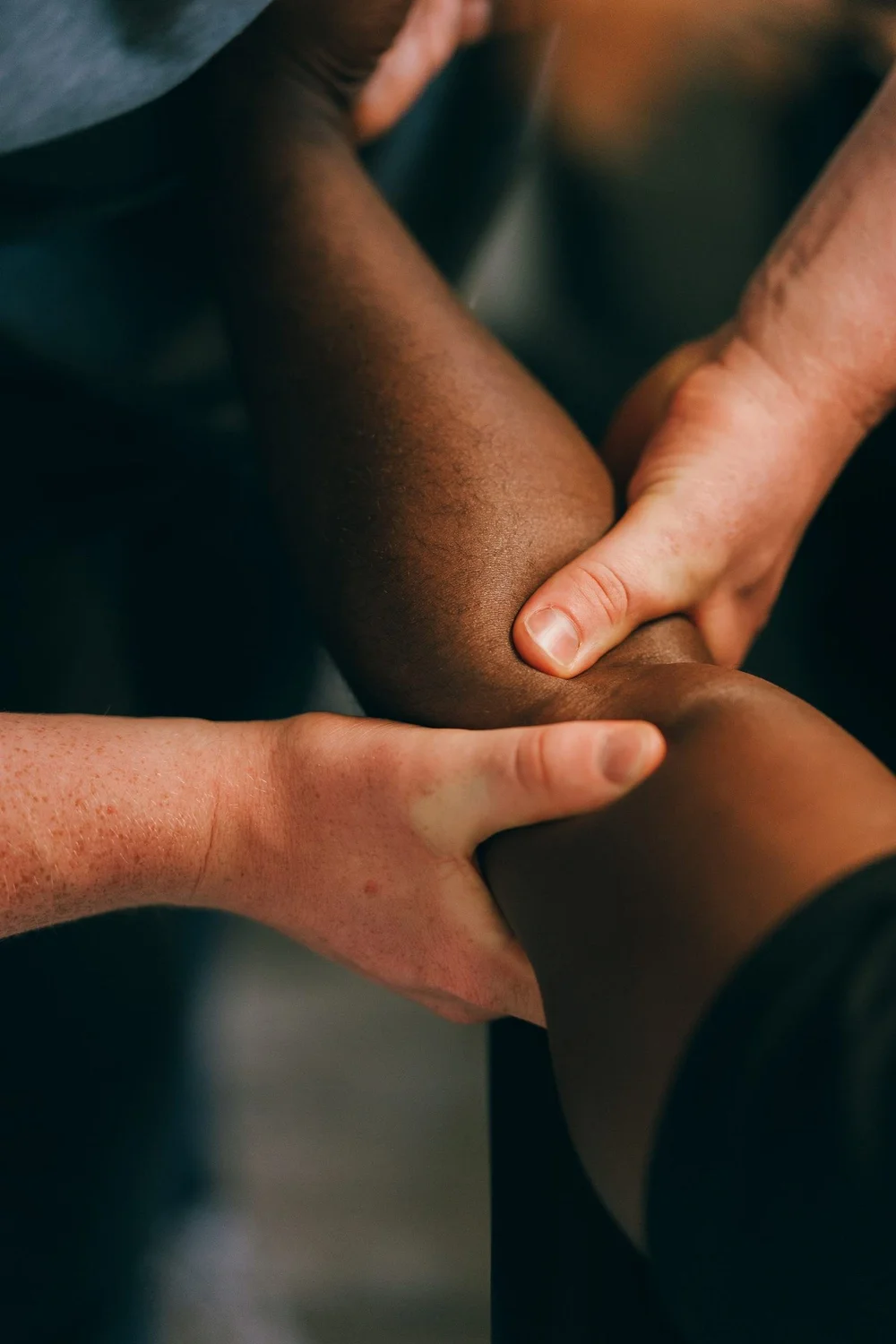 Hands-on manual therapy at the knee