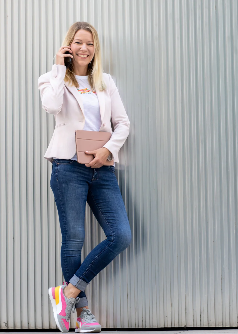 Denise Spekowius, Sales Coach und Trainer:innen-Mentorin, am Telefon