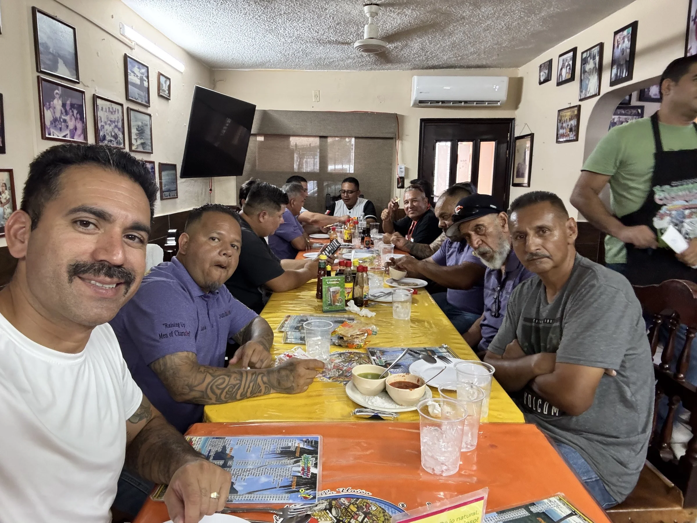 Shared meal sustaining field companionship in Sinaloa