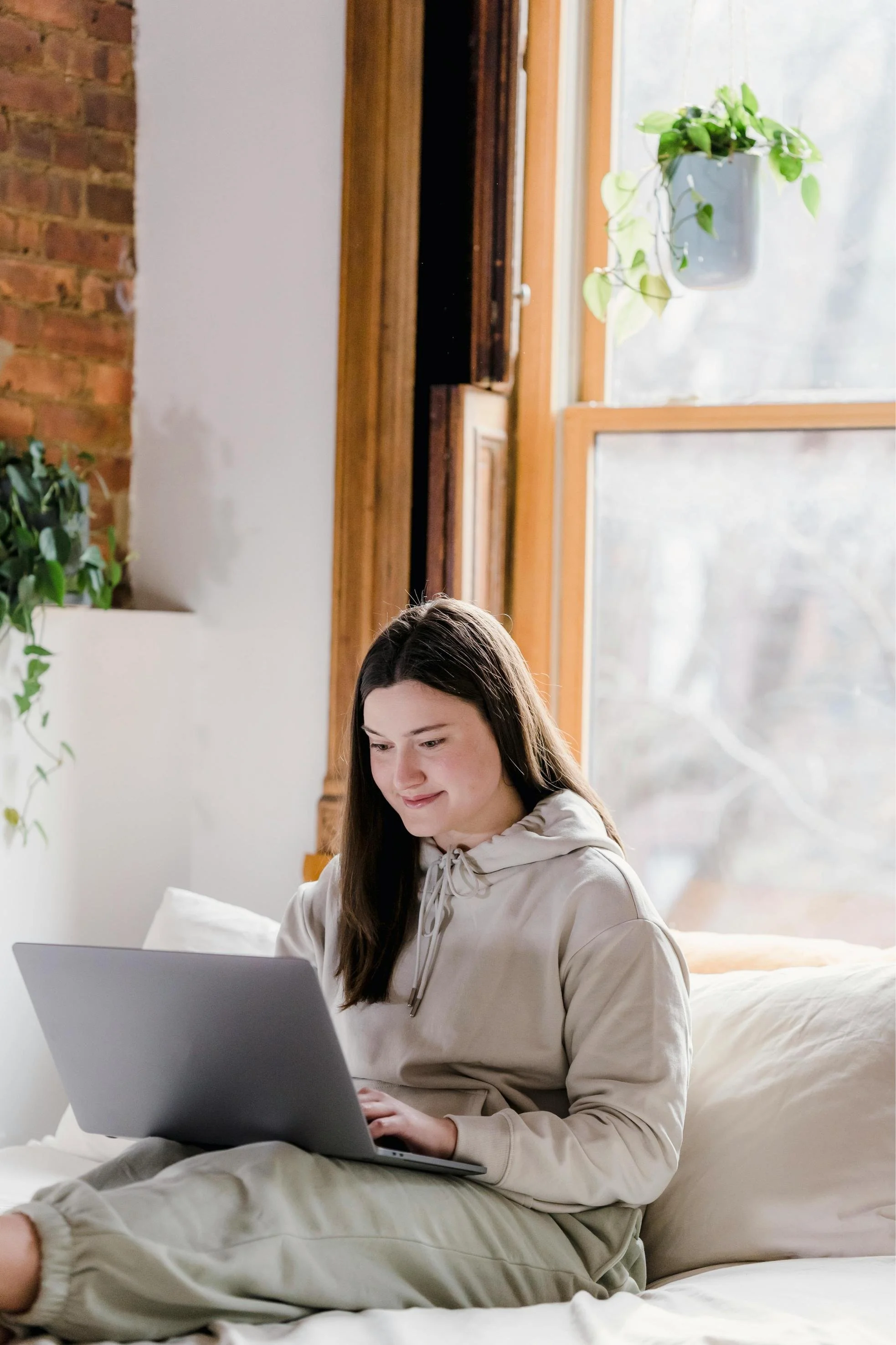 Virtual anxiety therapy with Dr. Ashley Sutton, Psy.D., serving New York and Pennsylvania. Bravewood Behavioral Health.