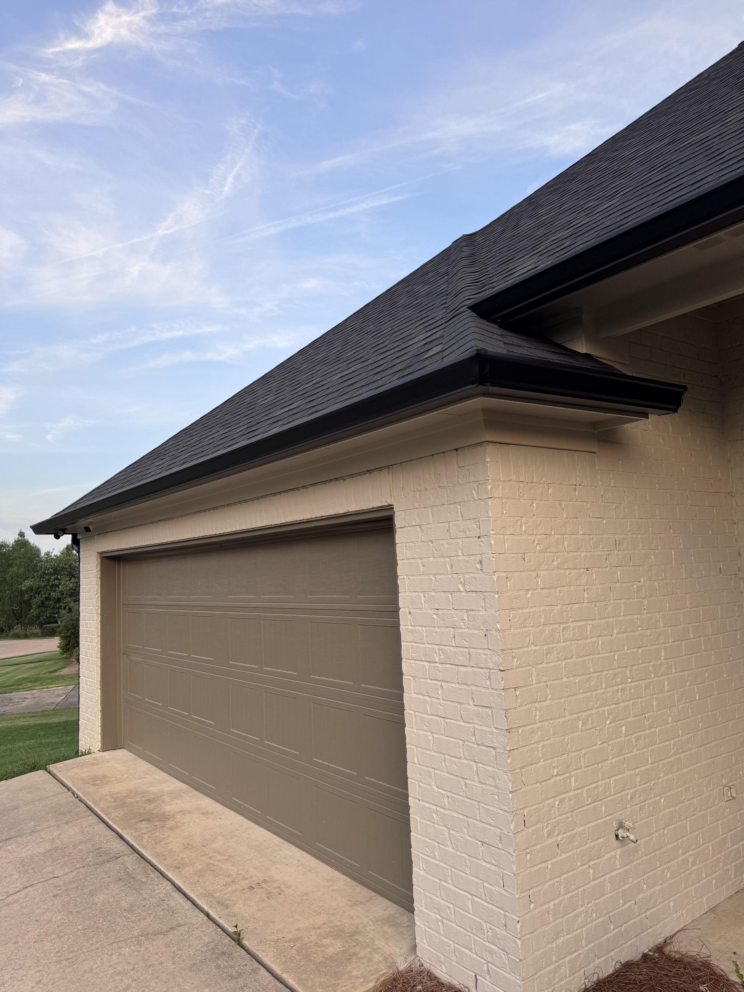 Seamless gutter installation Mississippi