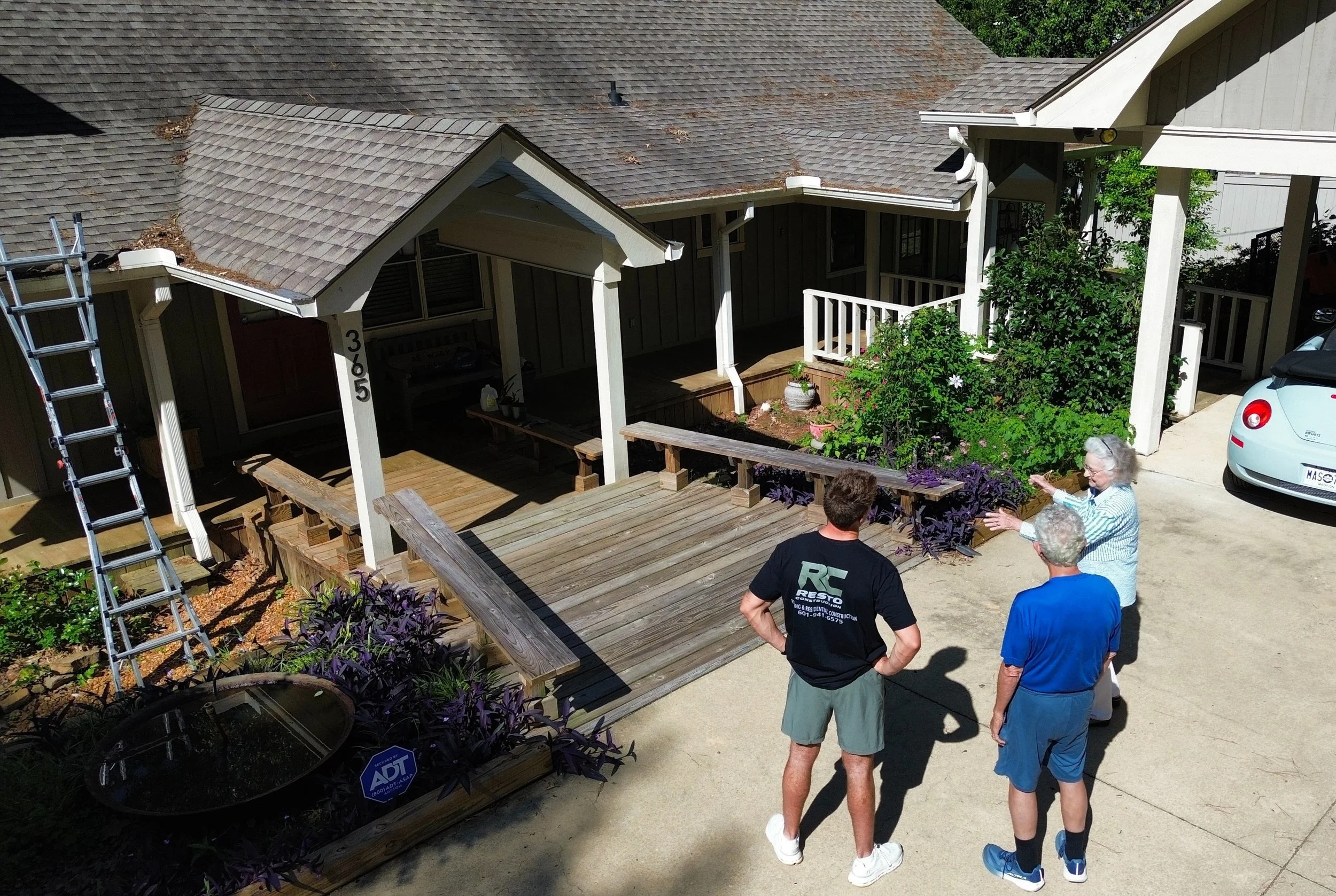 Active roof installation crew Mississippi by Resto Construction