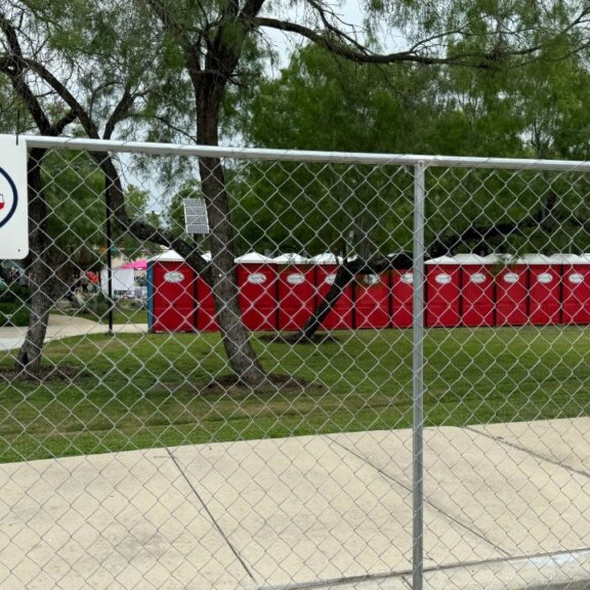 Temporary fencing protecting a constrained building site with construction toilets and fencing service in Coral Springs, FL.