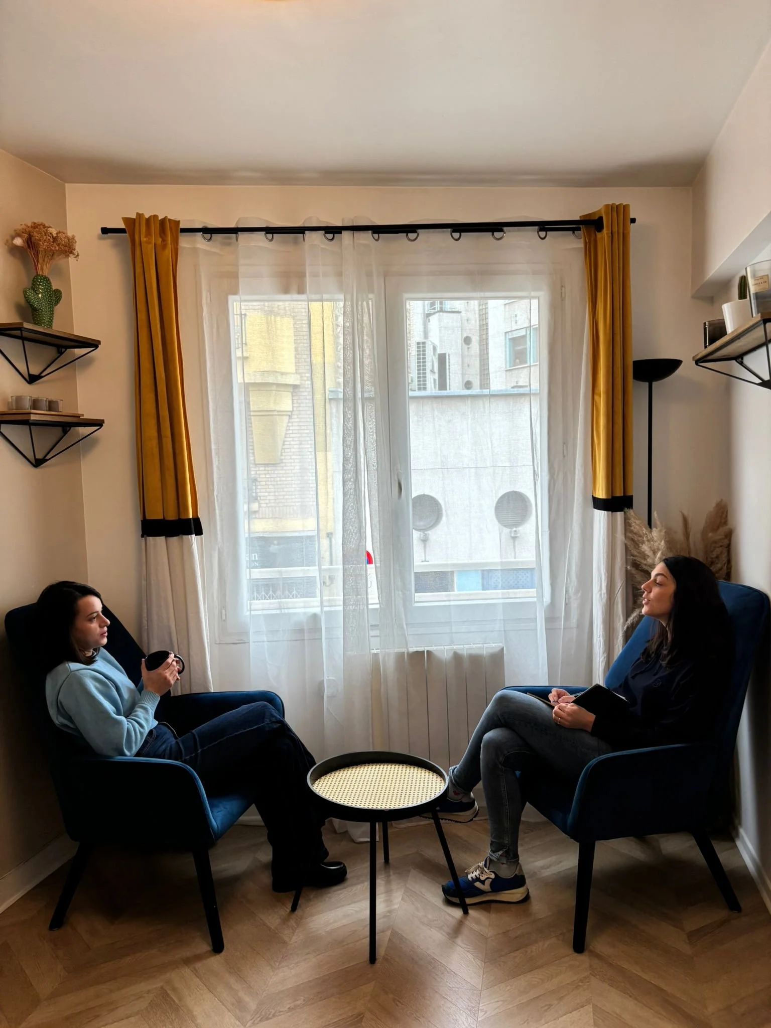 Séance de sophrologie au cabinet de Mathilde Melahi à Boulogne-Billancourt