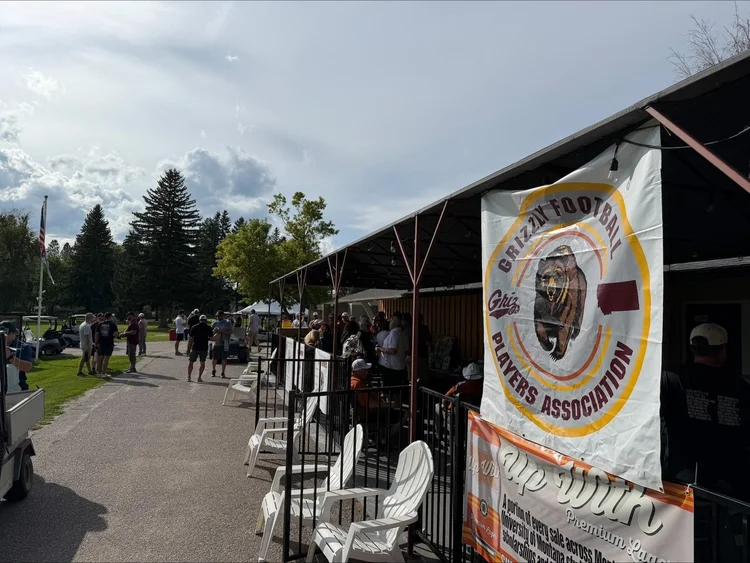 The GFPA banner hanging on the clubhouse porch at the Hack