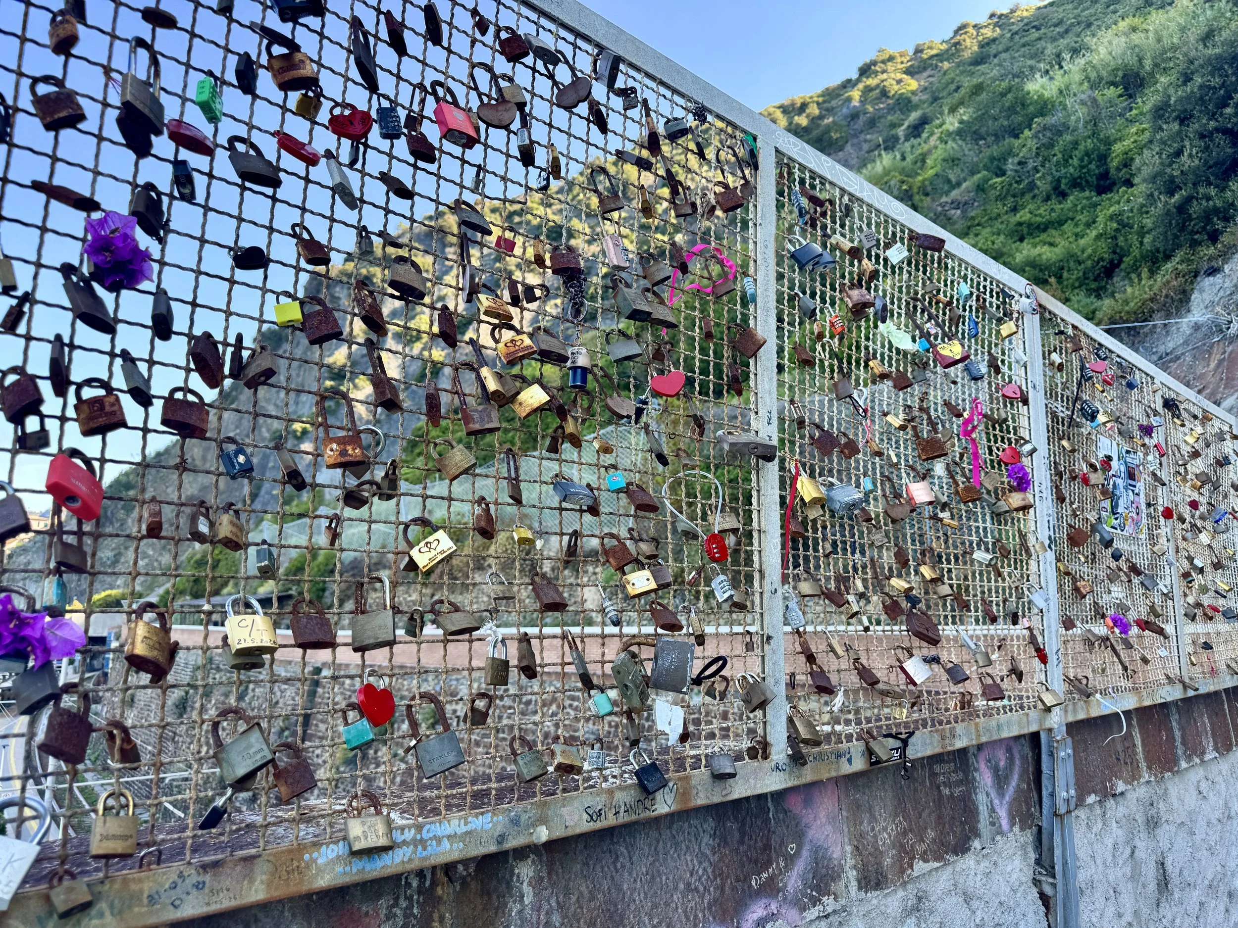 Riomaggiore and Via dell’Amore travel view