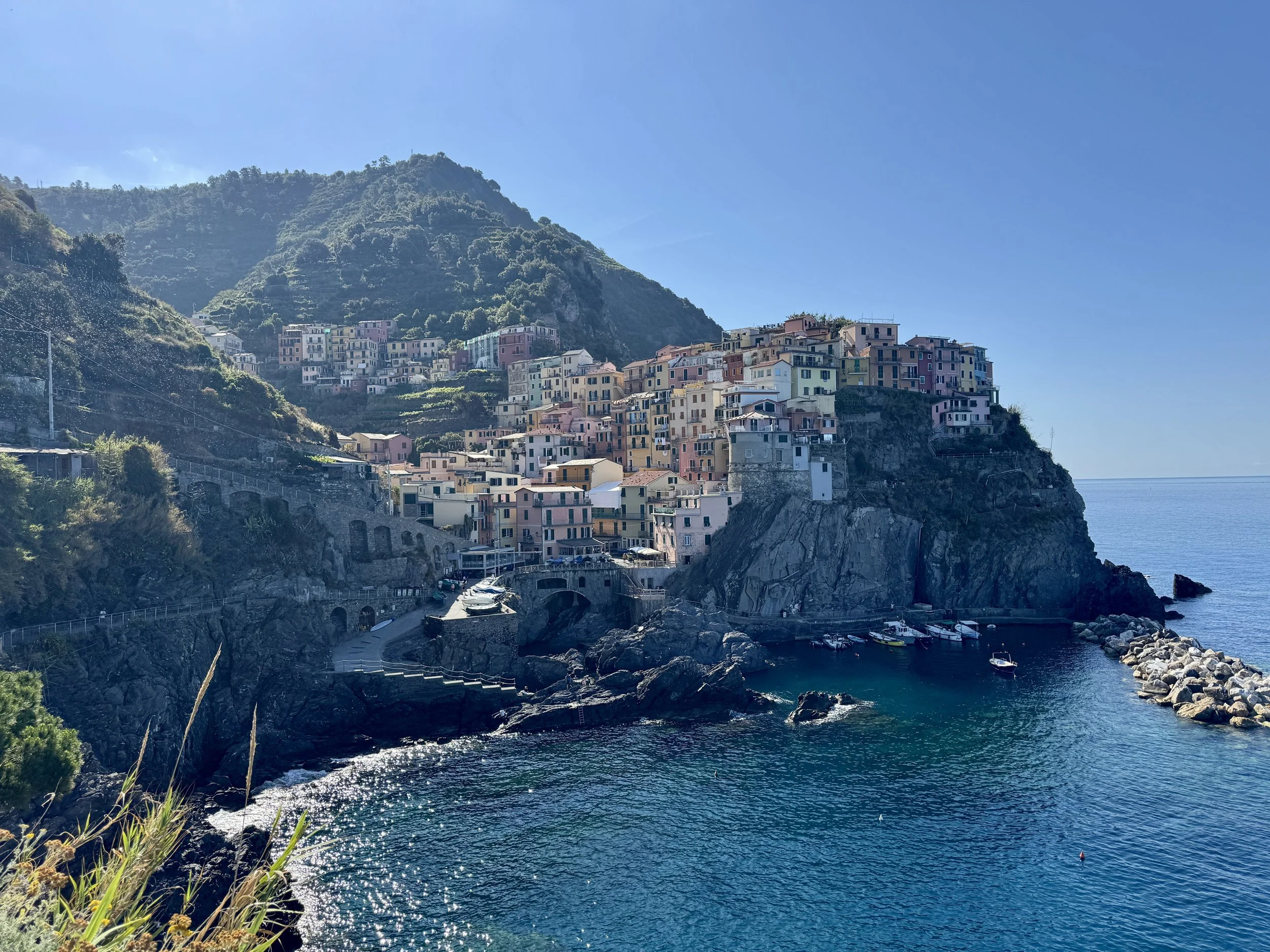 Riomaggiore and Via dell’Amore travel view