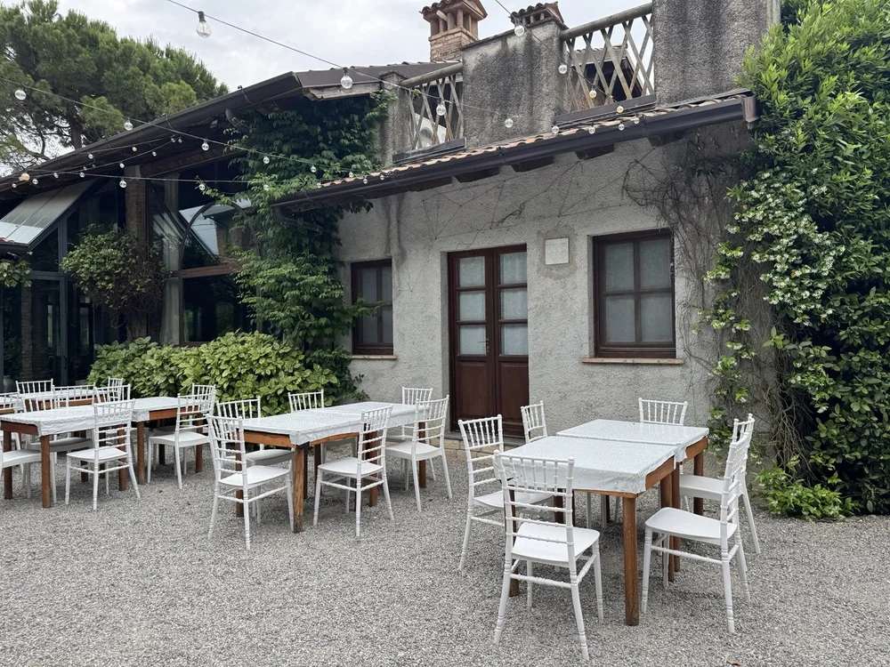 Garden patio at Selva Capuzza winery and restaurant near Lake Garda