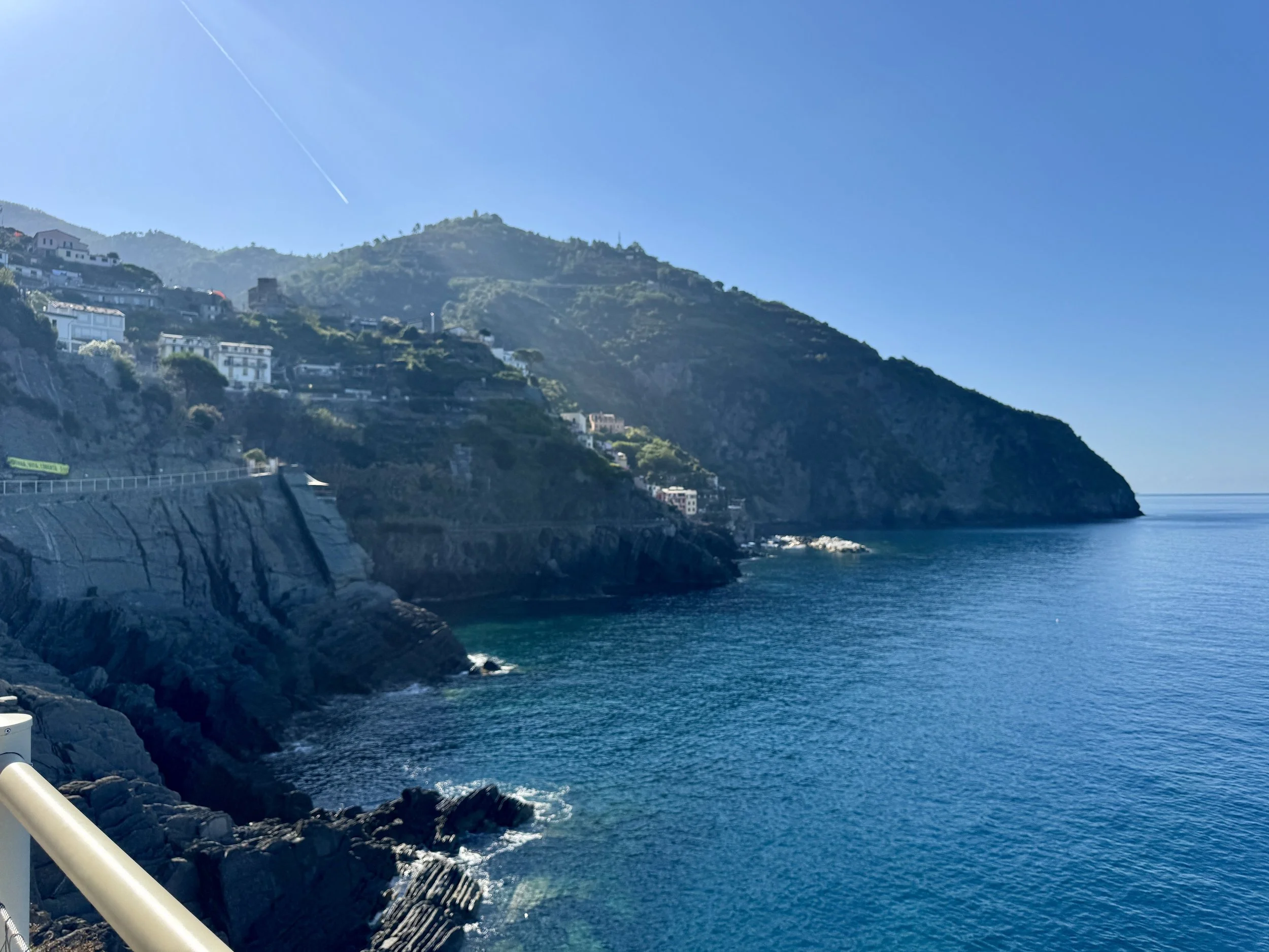 Riomaggiore and Via dell’Amore travel view