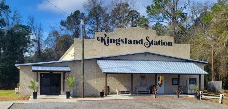 Kingsland Station train