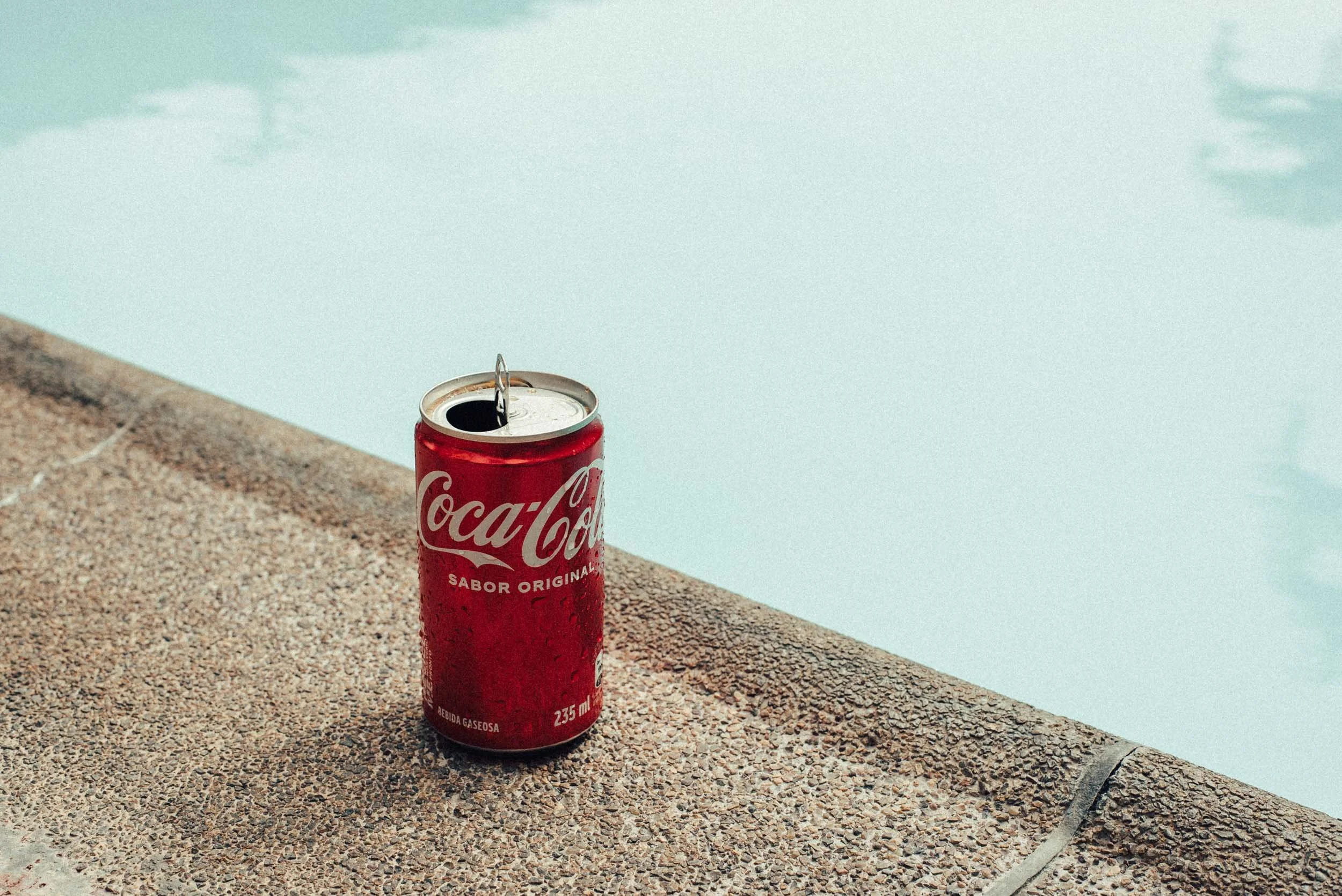 Fotografía de producto Coca-Cola estética vintage