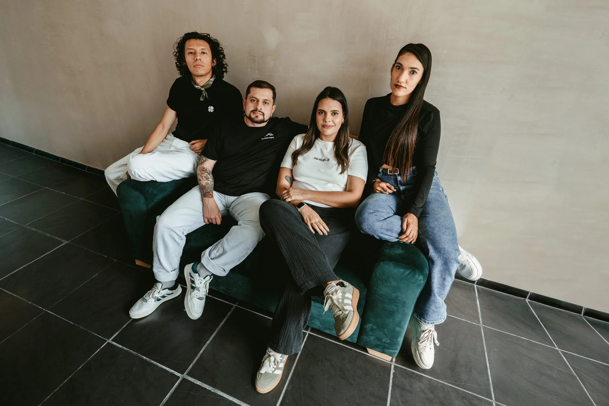 Equipo de Inusual Branding Studio, sesión fotográfica
