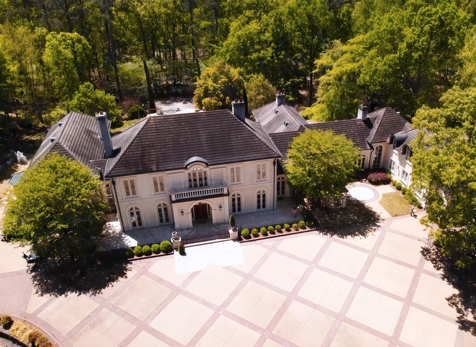 View of the back of the mansion