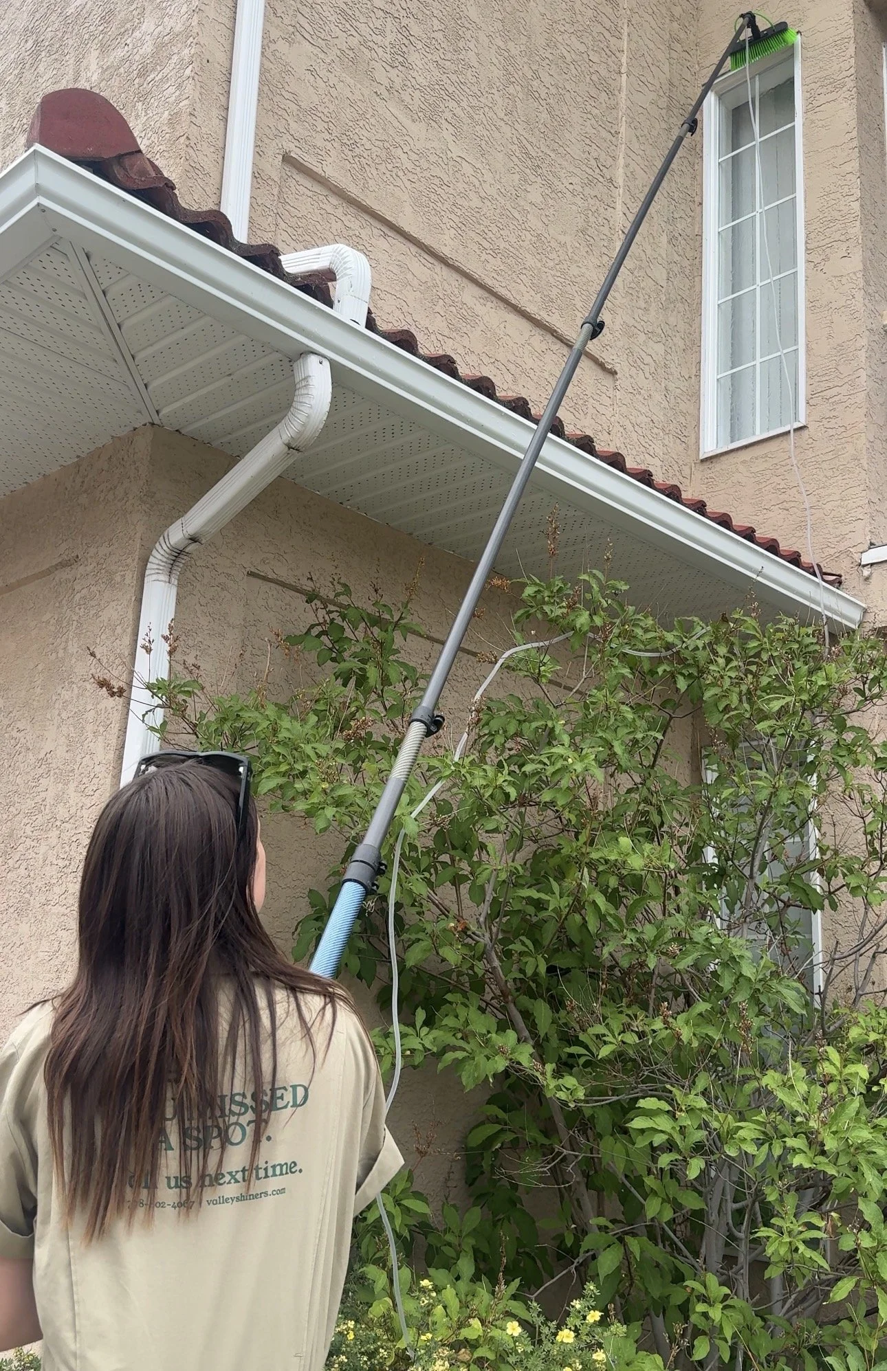 Commercial pure water system and long hose runs used for strata window cleaning