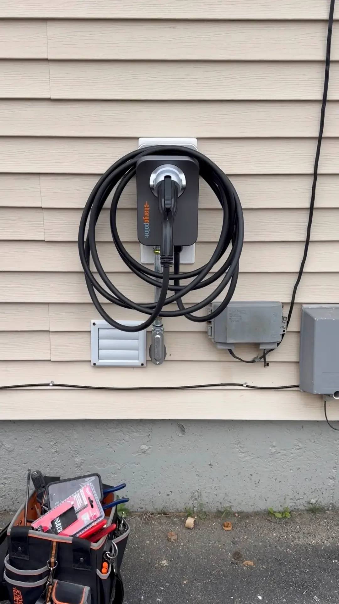 Level 2 EV charger installation in Rhode Island by Melone Electric