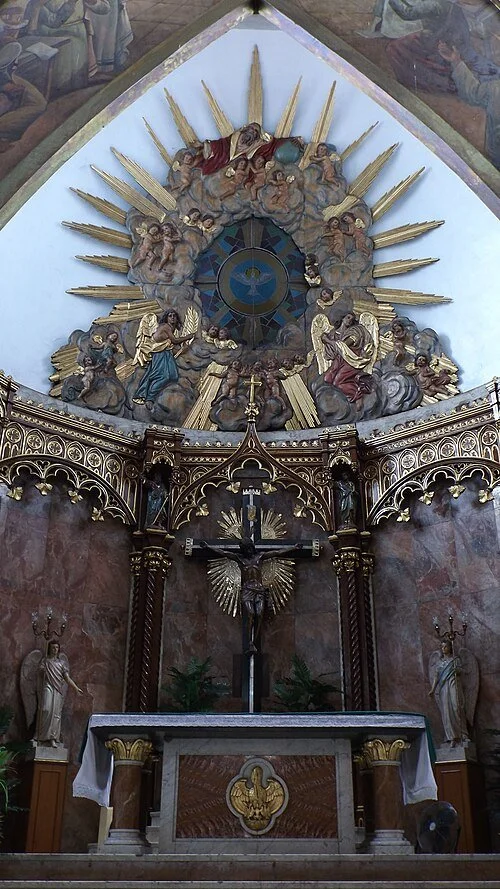 The retablo and main altar of Espiritu Santo, with a carved sunburst depicting the descent of the Holy Spirit