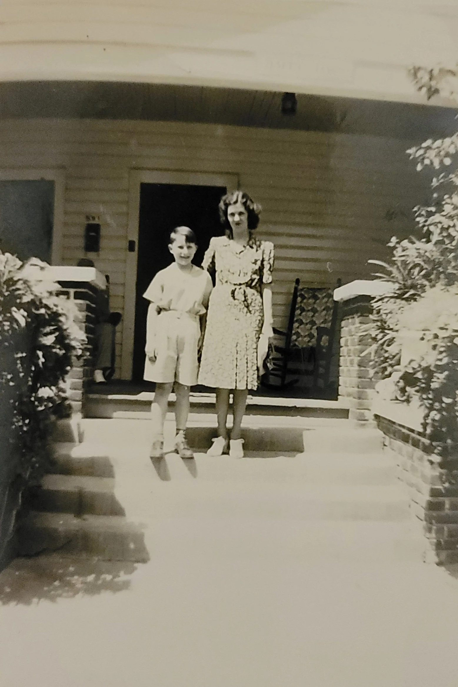 Thomas and Margaret on Chicago porch, April 5, 1942