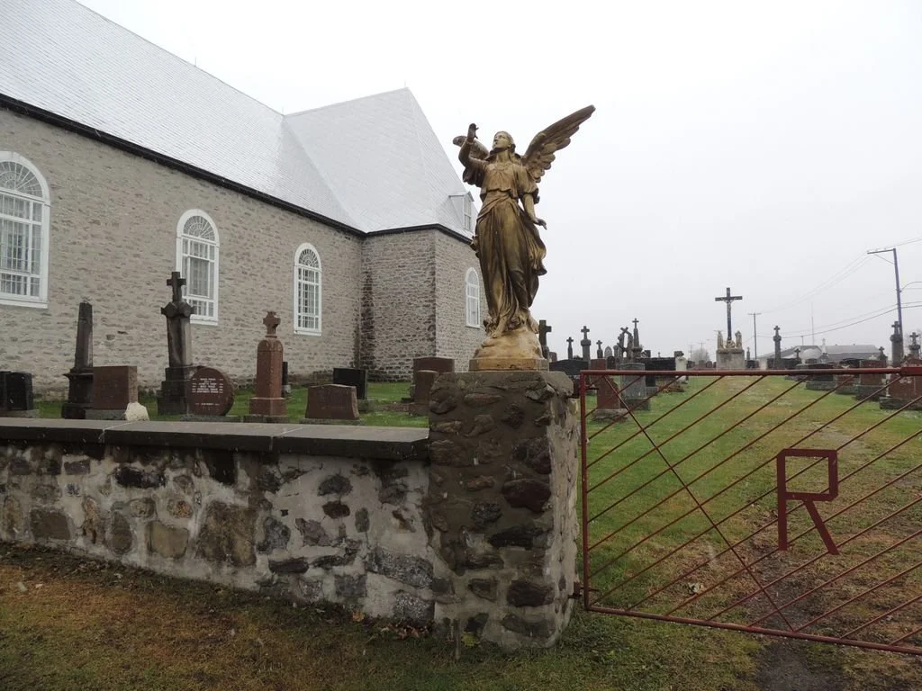 Cemetery at Saint-Paul with golden angel statue