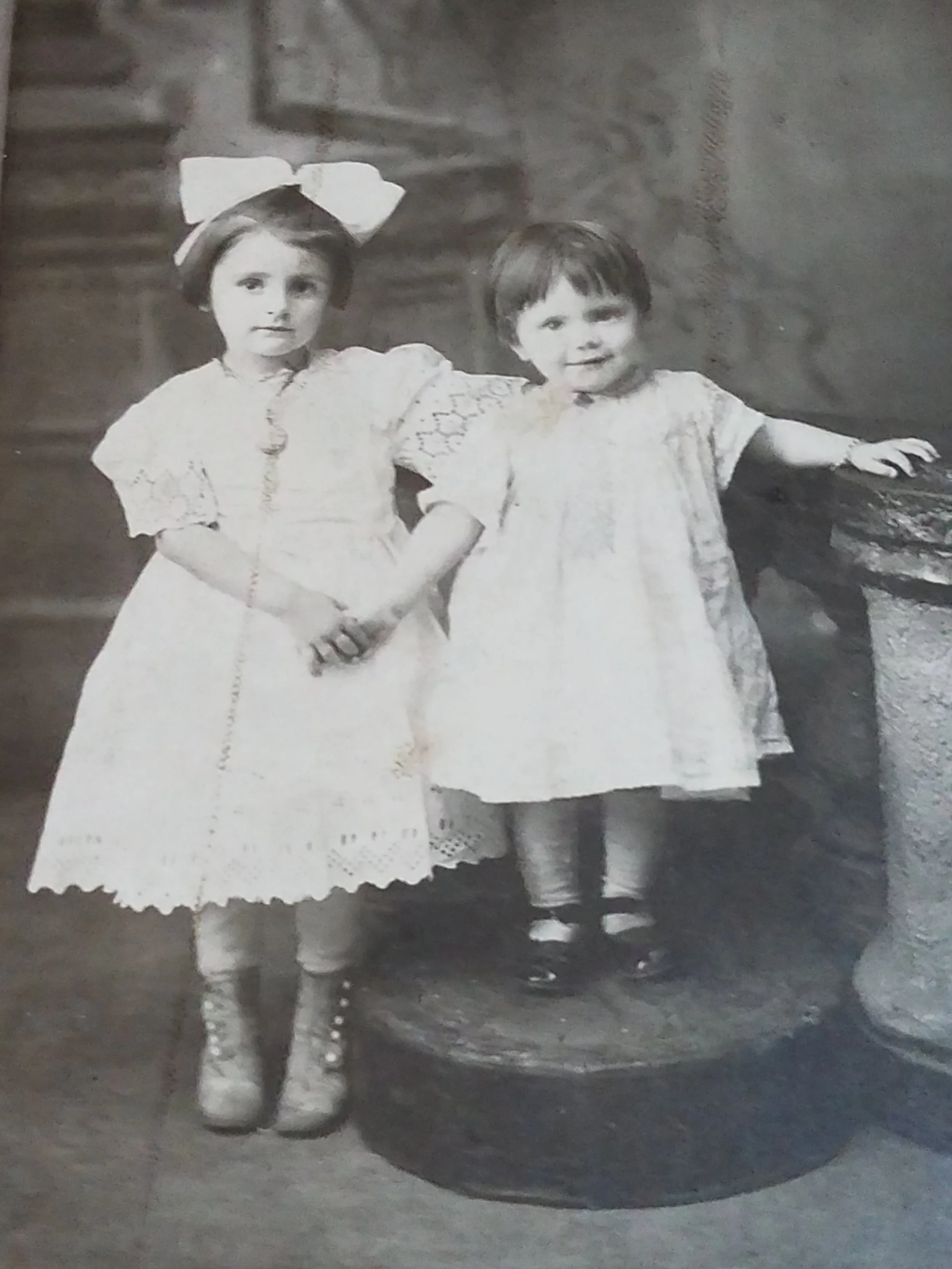 Lillian and Helen Robertson as children