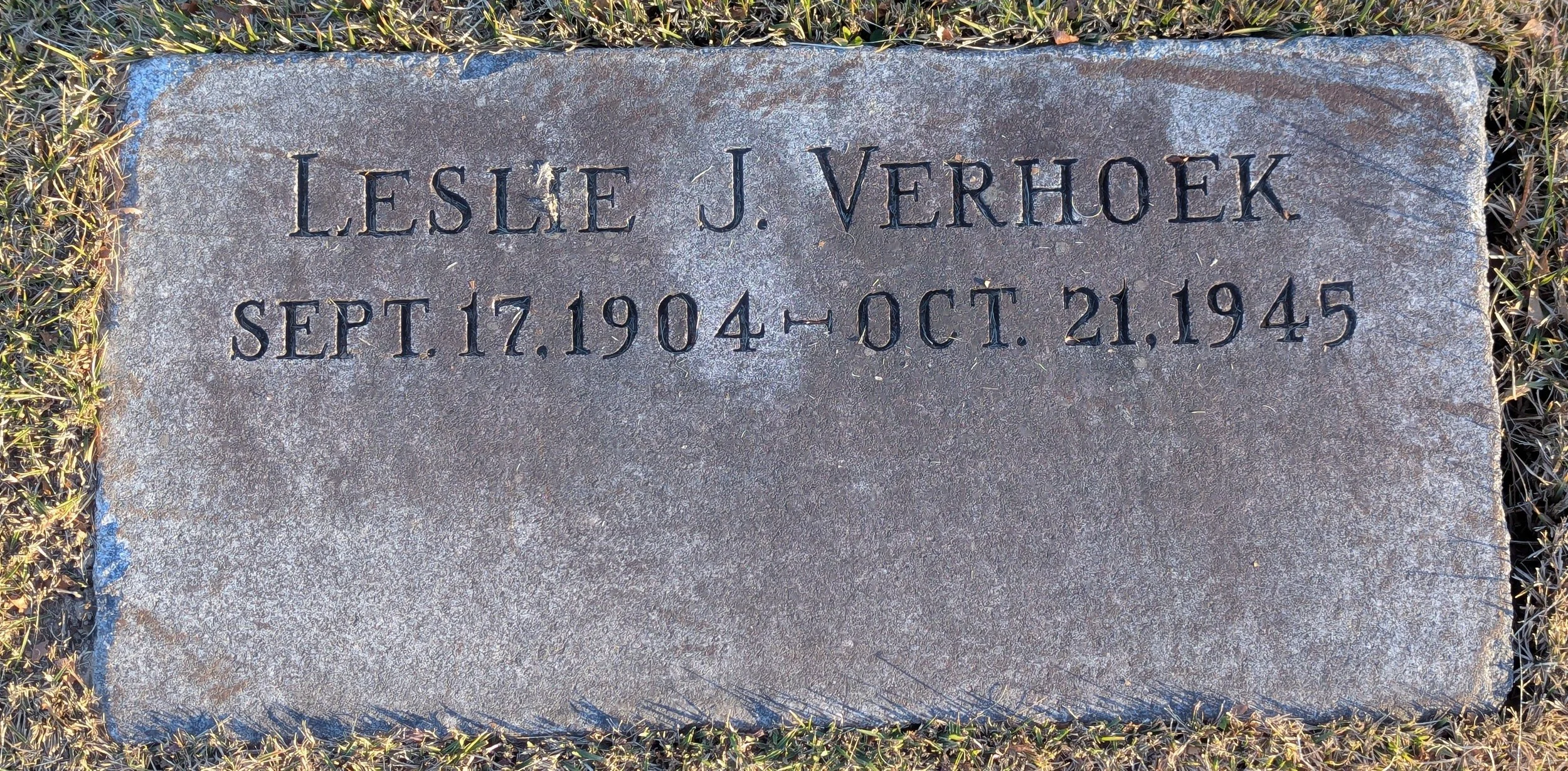 Grave marker for Leslie John Verhoek
