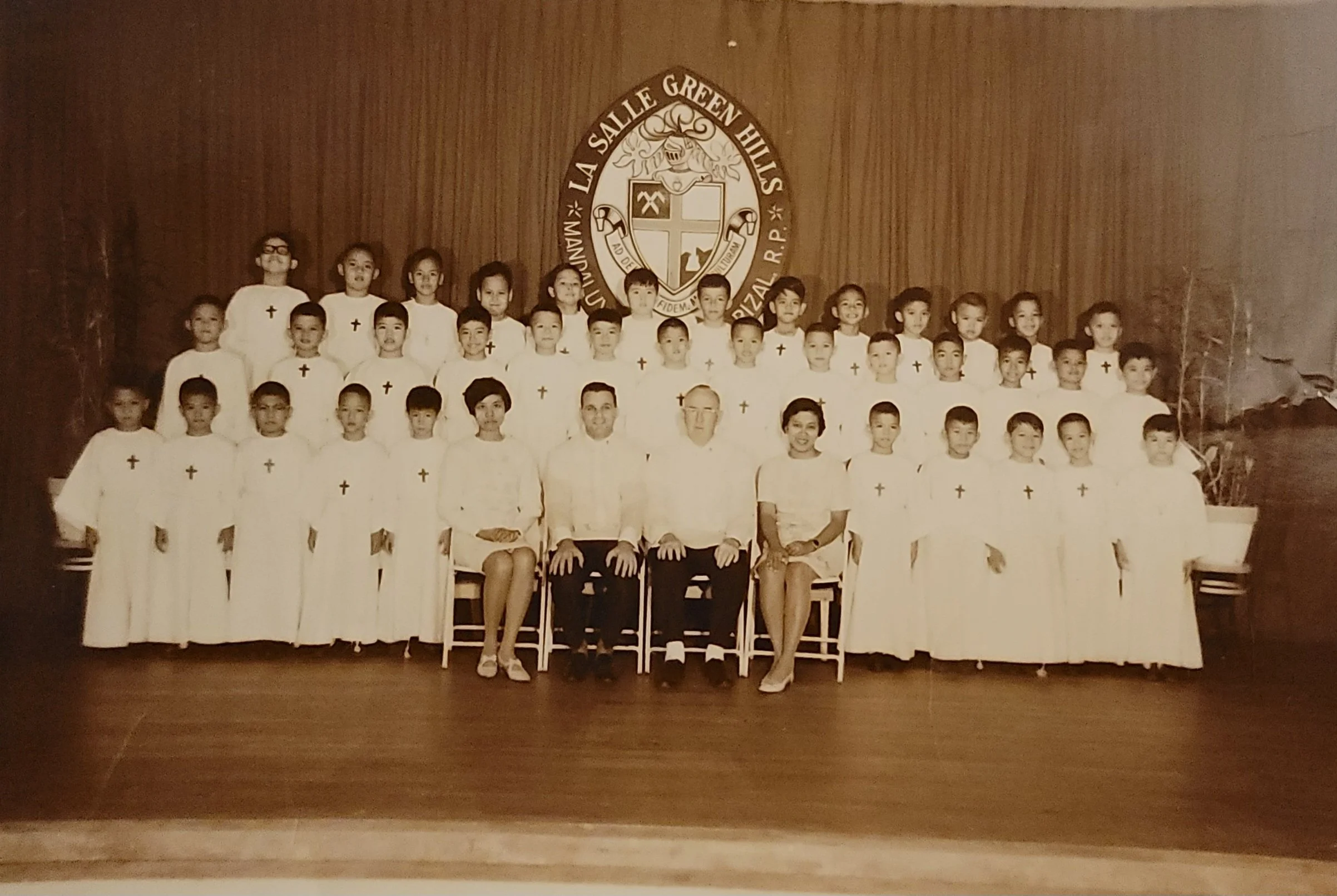 La Salle Green Hills First Communion group photo