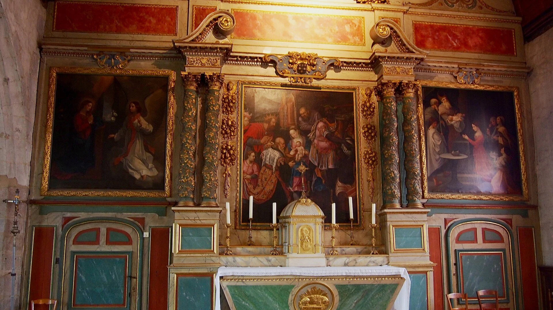 The 1646 baroque high altar of Église Saint-Aubin de Tourouvre